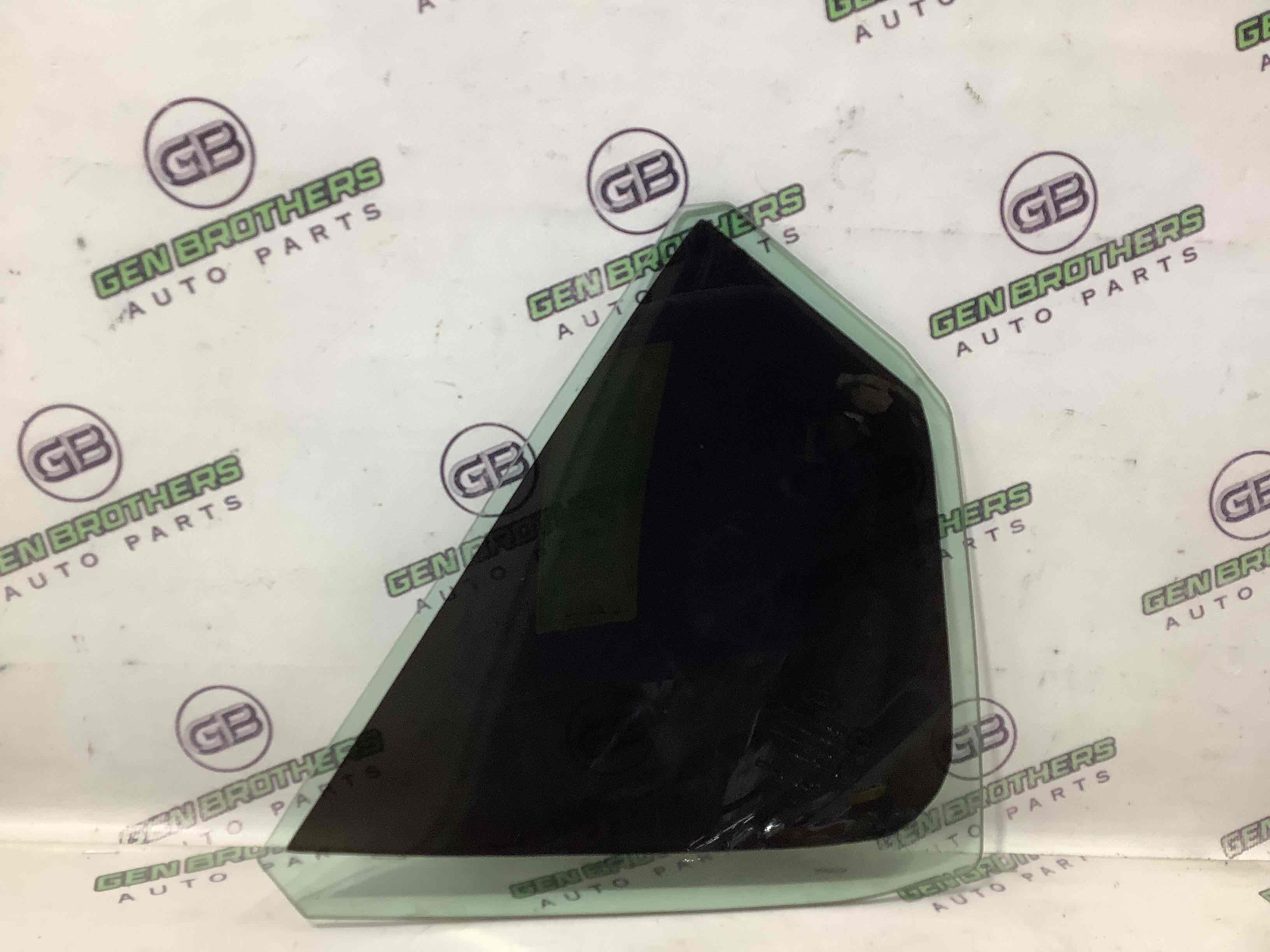 Скло дверей трикутник кватирка