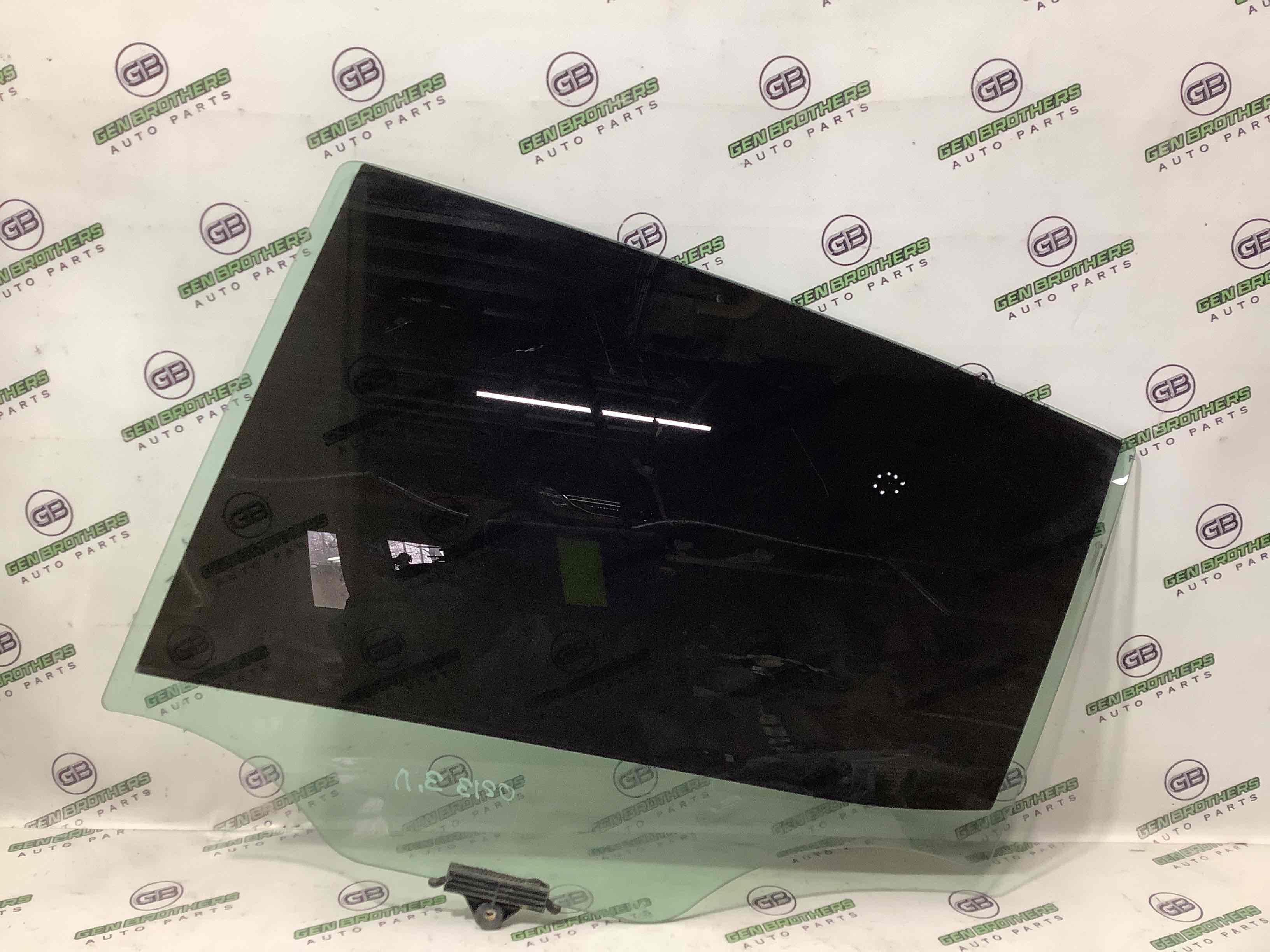 Скло заднє ліве