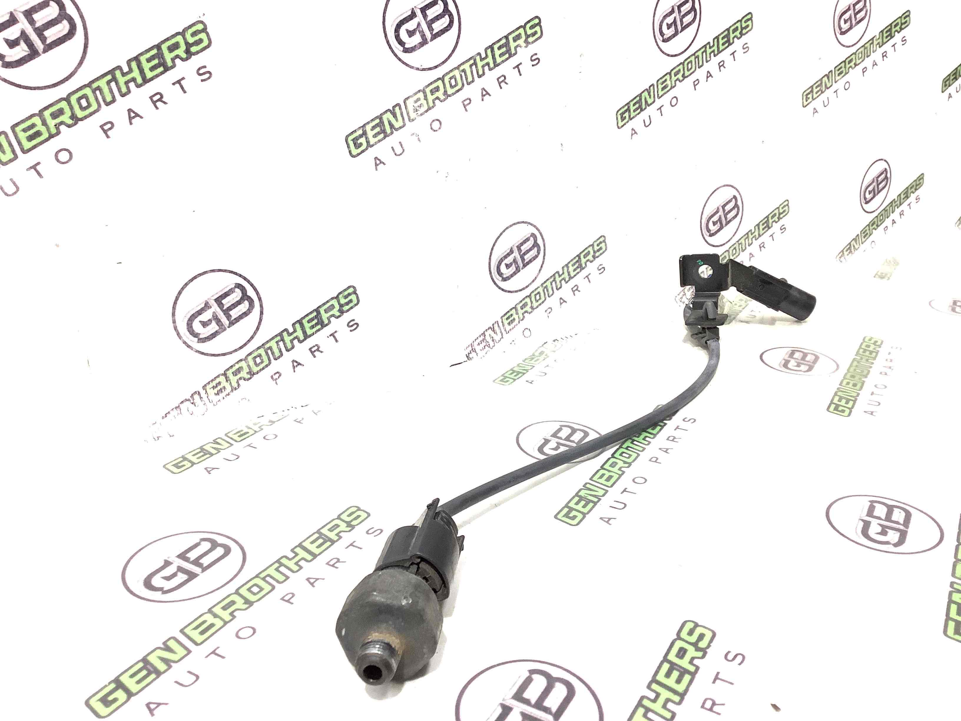 Датчик тиску олії