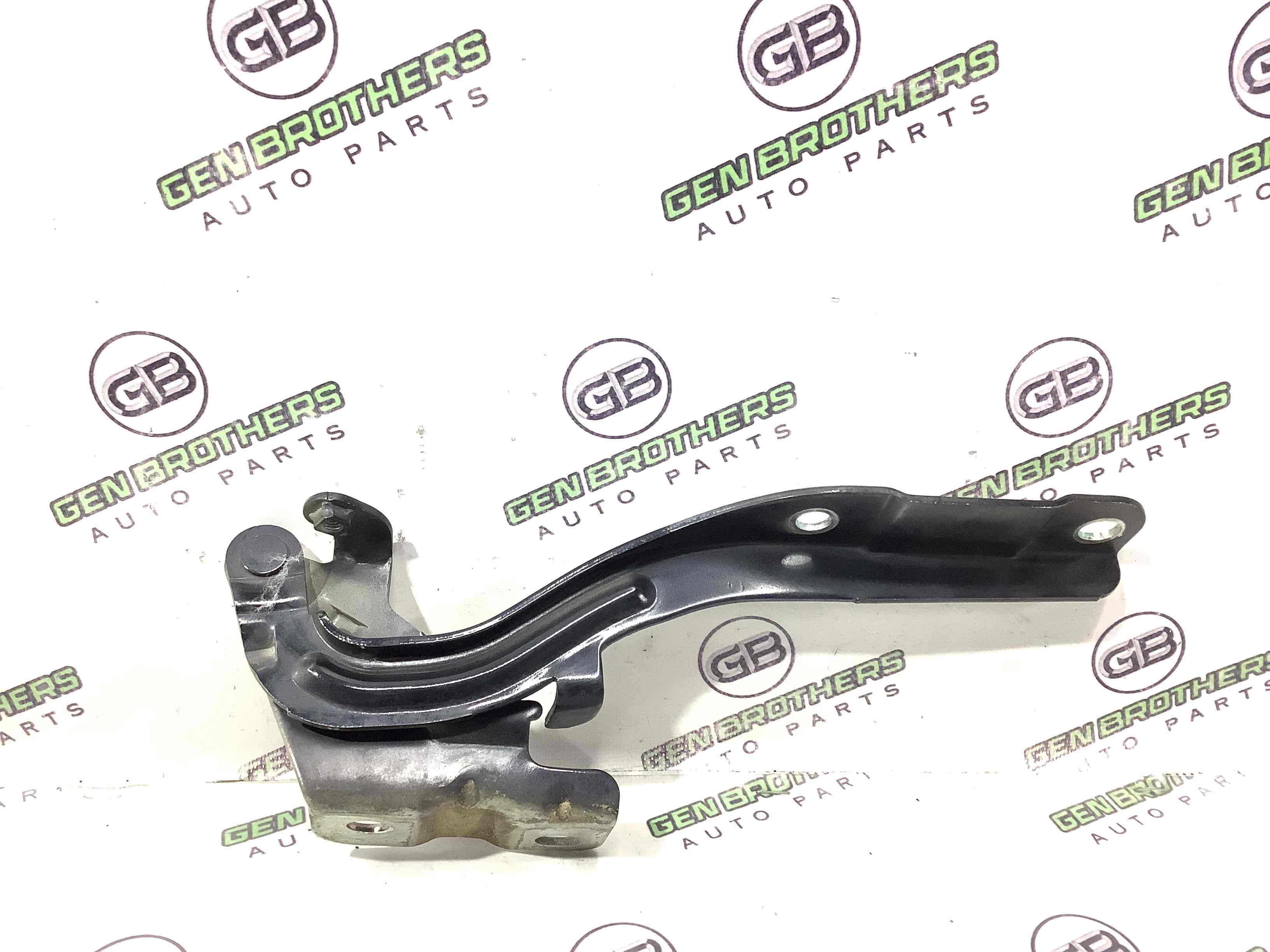 Петля капота, кронштейн капота