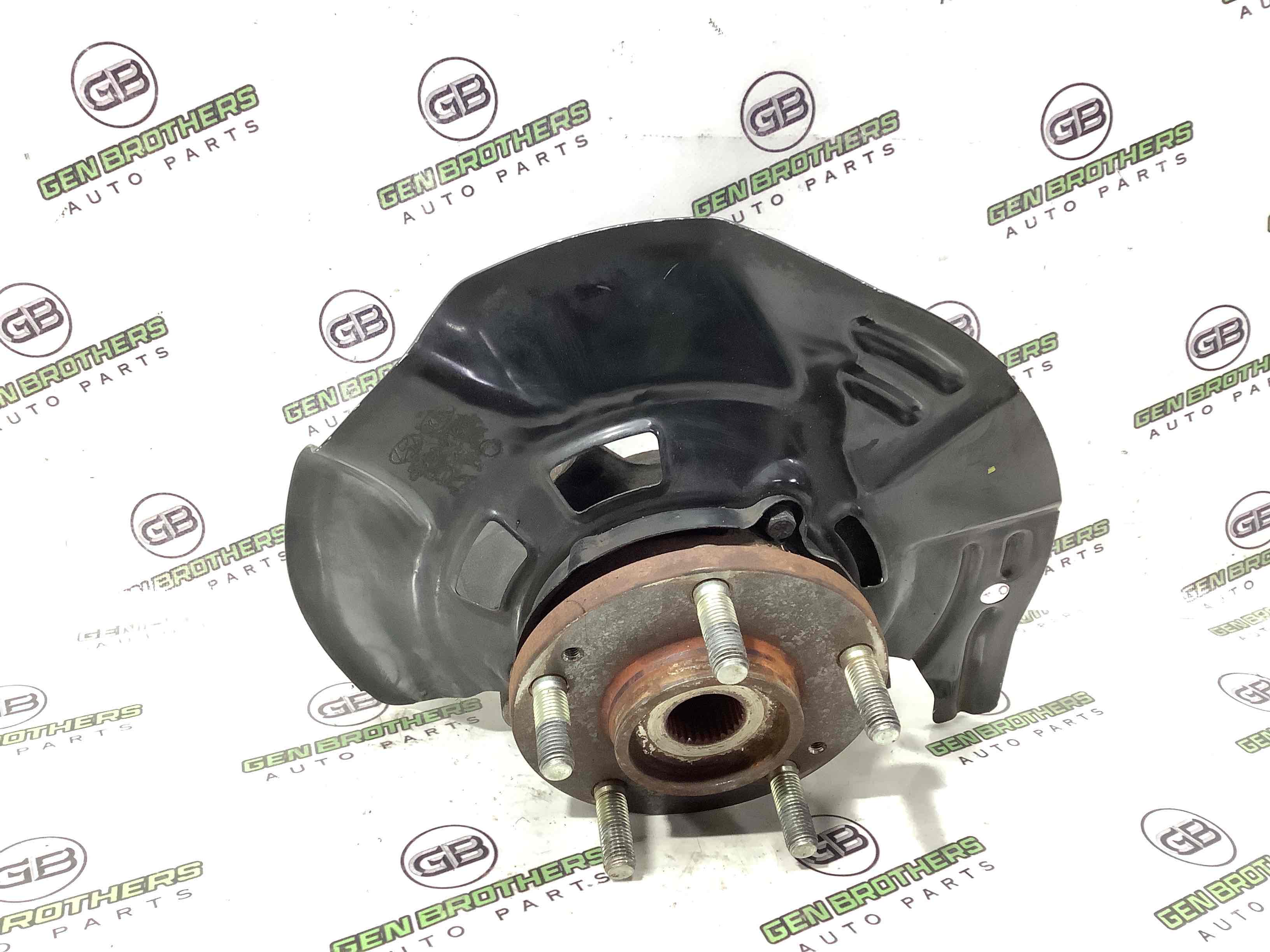 Кулак поворотный правый