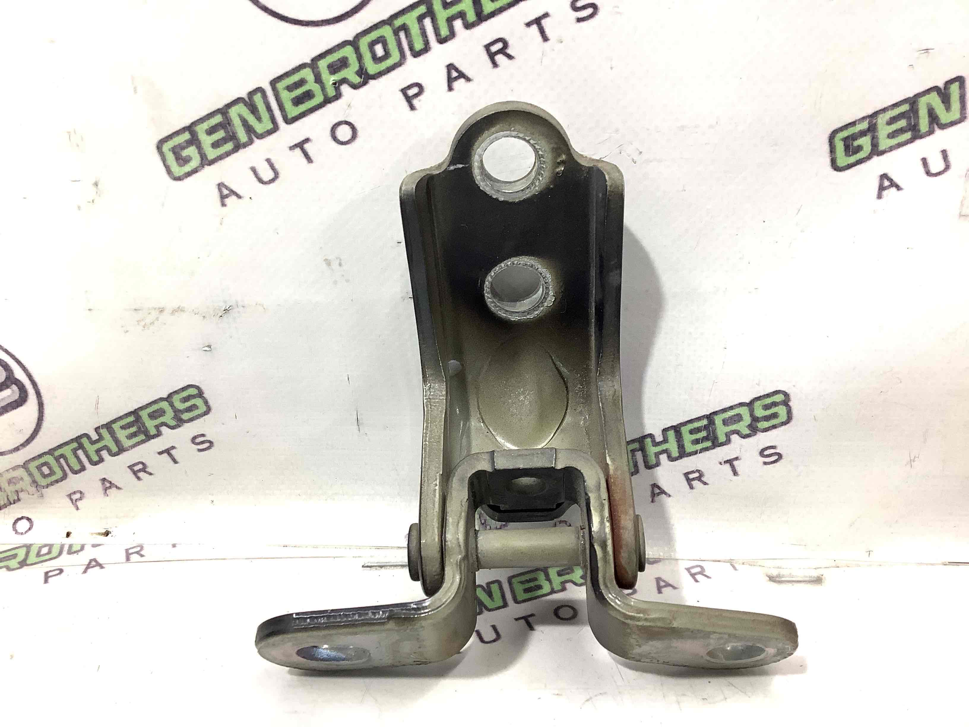 Петля двери, замок двери