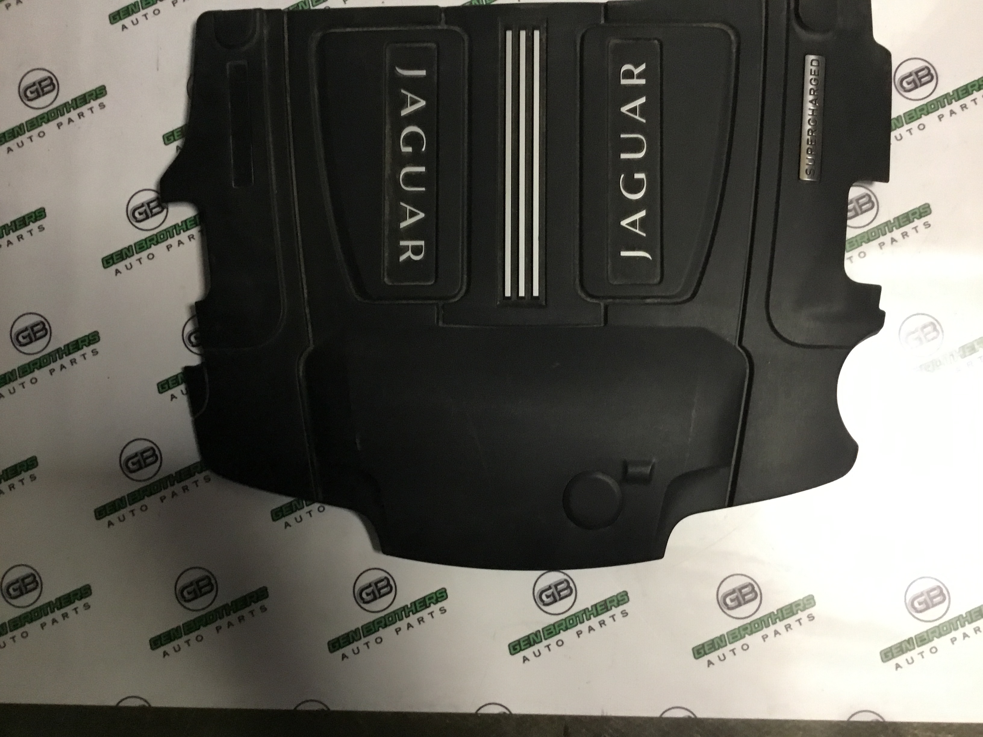 Кришка двигуна декоративна