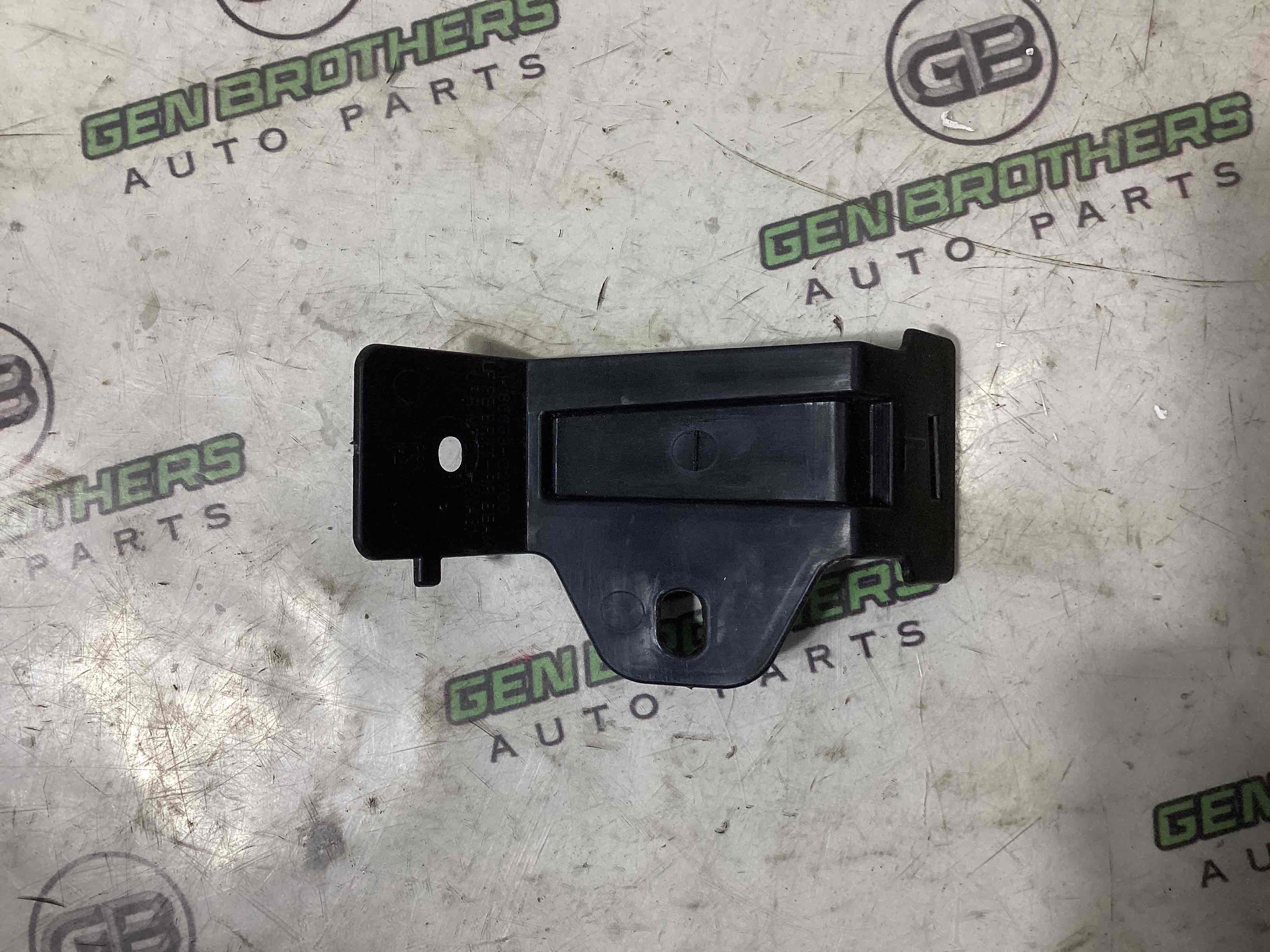 Кронштейн підсилювача бампера