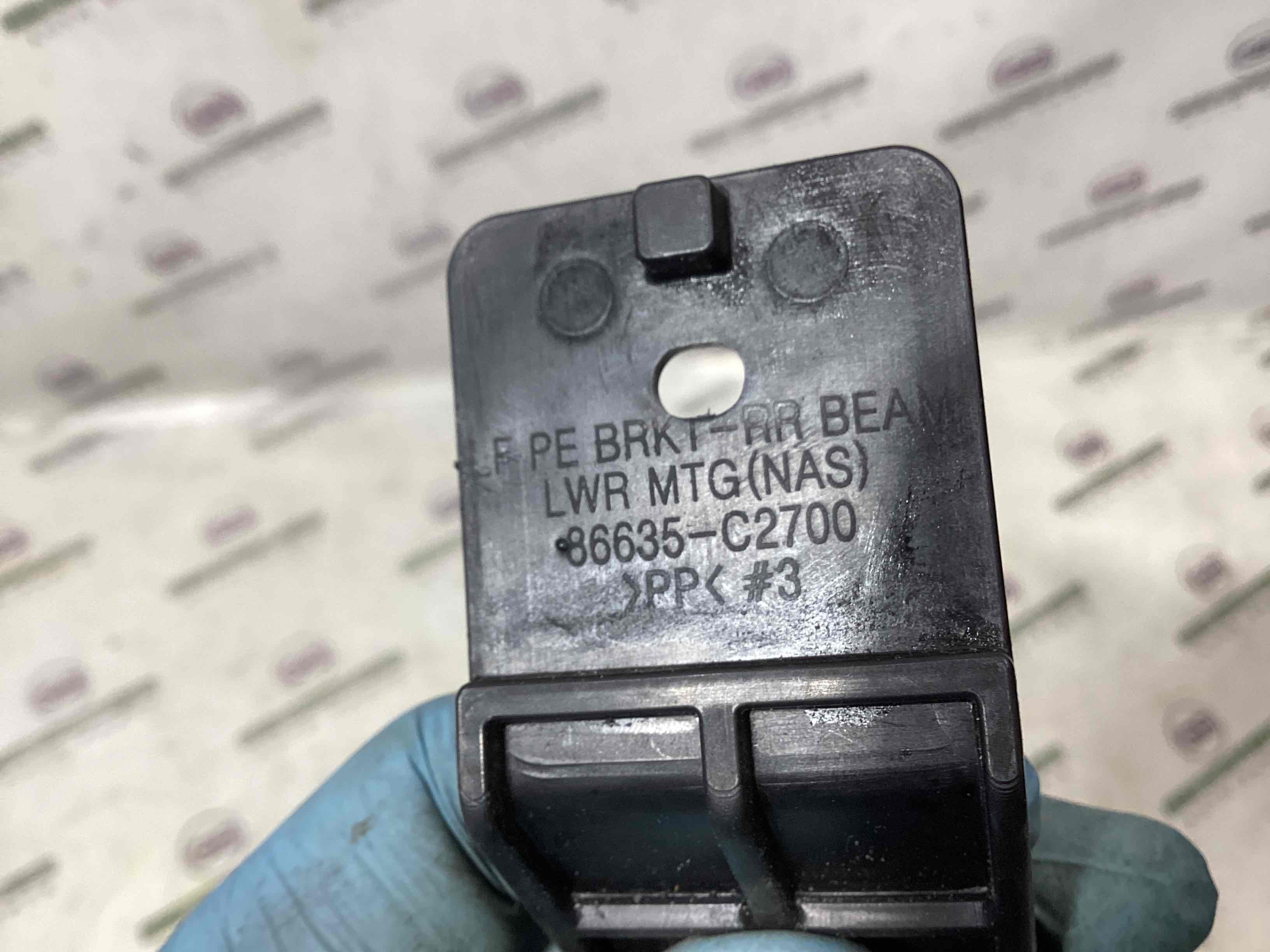 Кронштейн підсилювача бампера