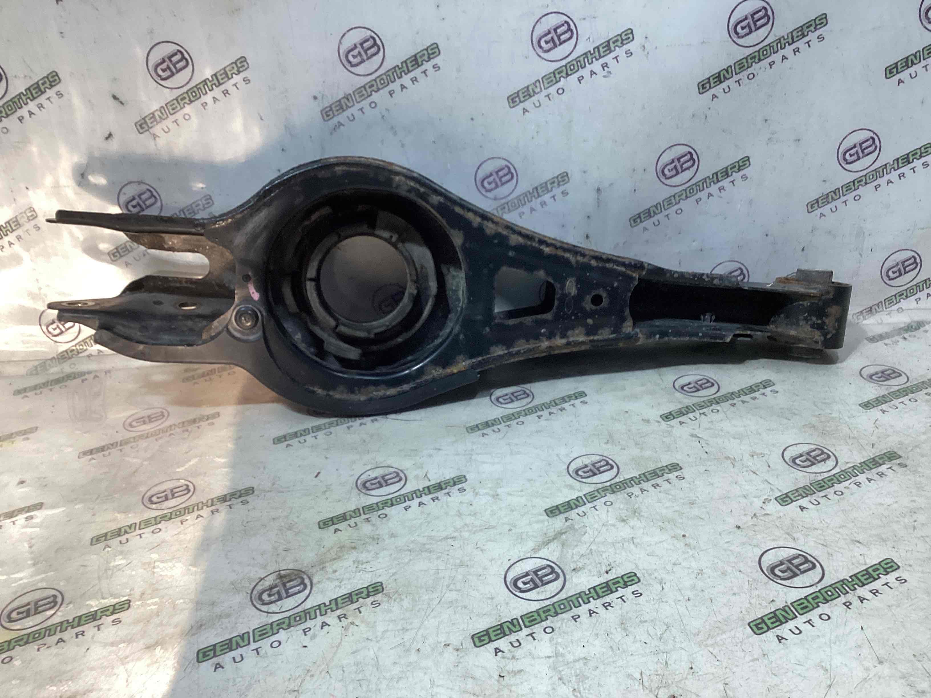 Важіль задній правий