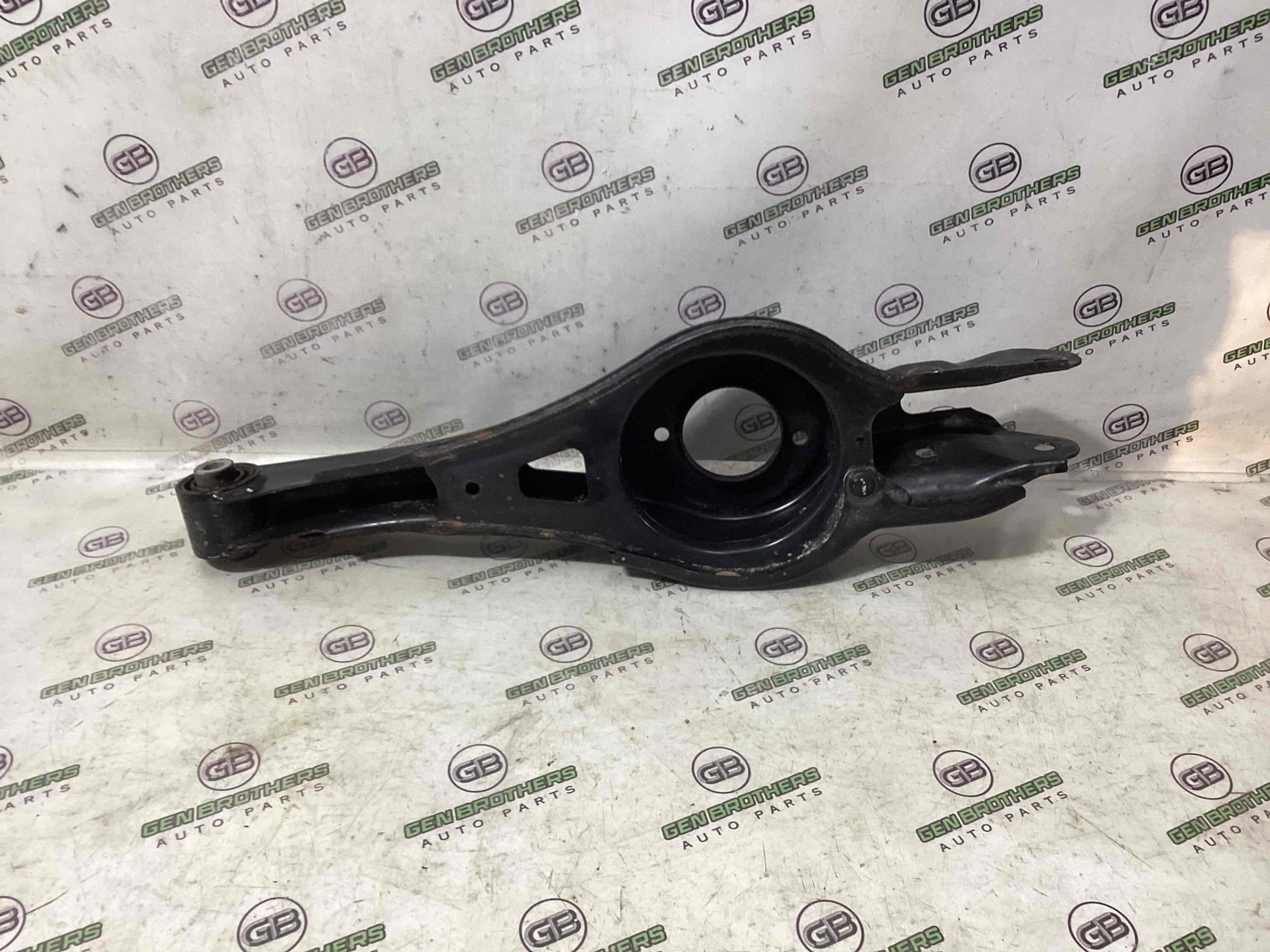 Важіль задній лівий