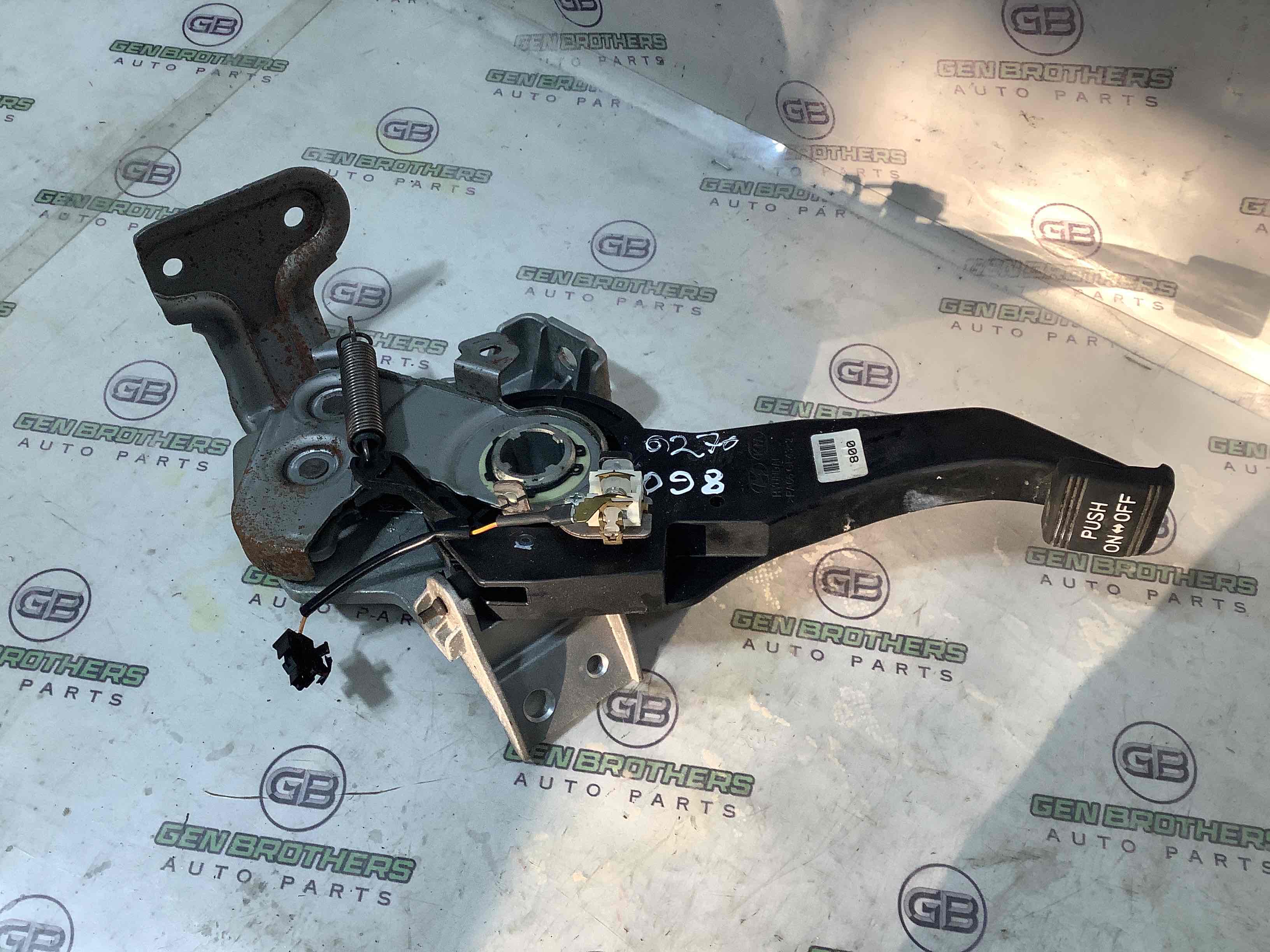 Важель ручного гальма