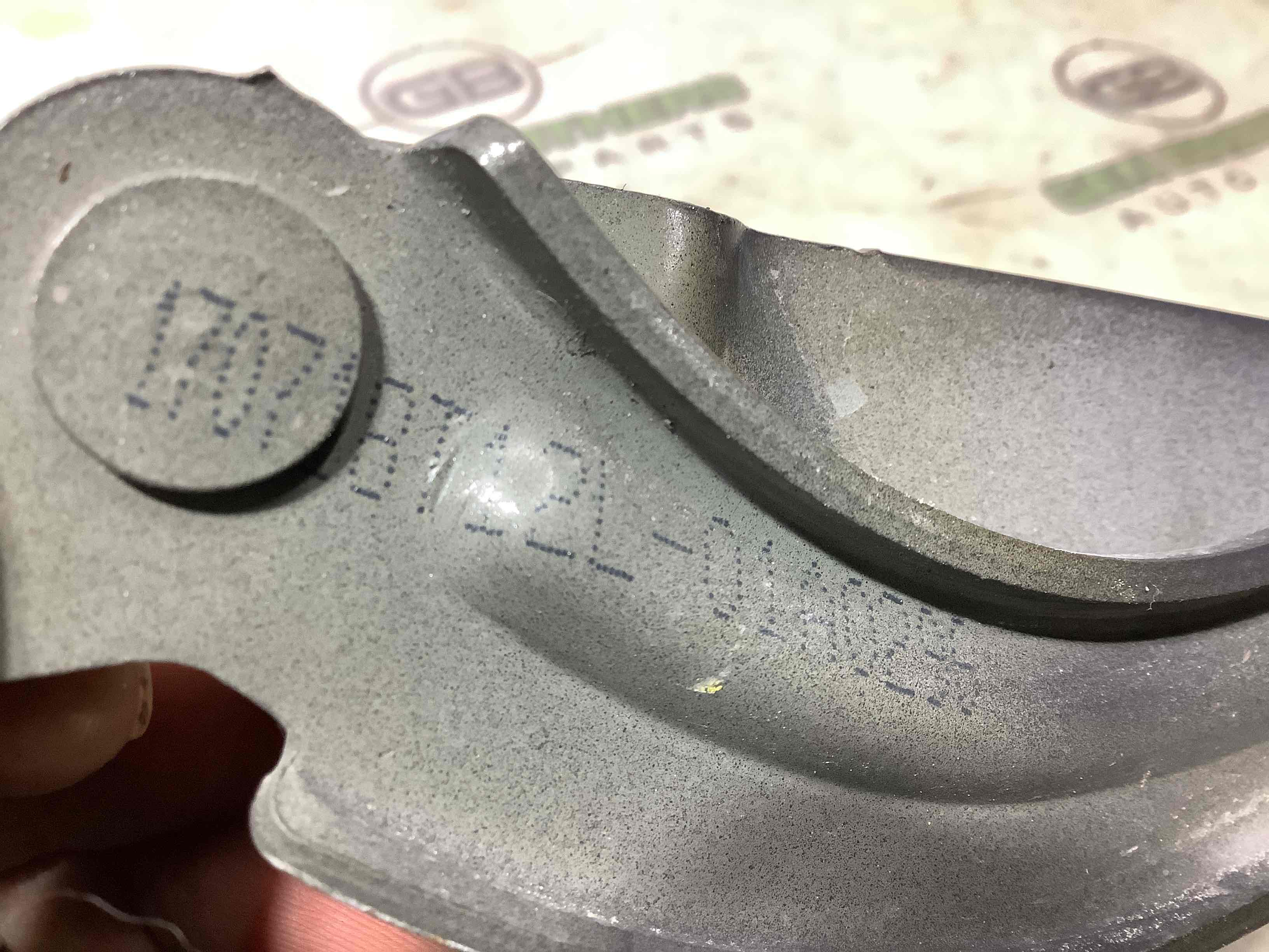 Петля капота, кронштейн капота