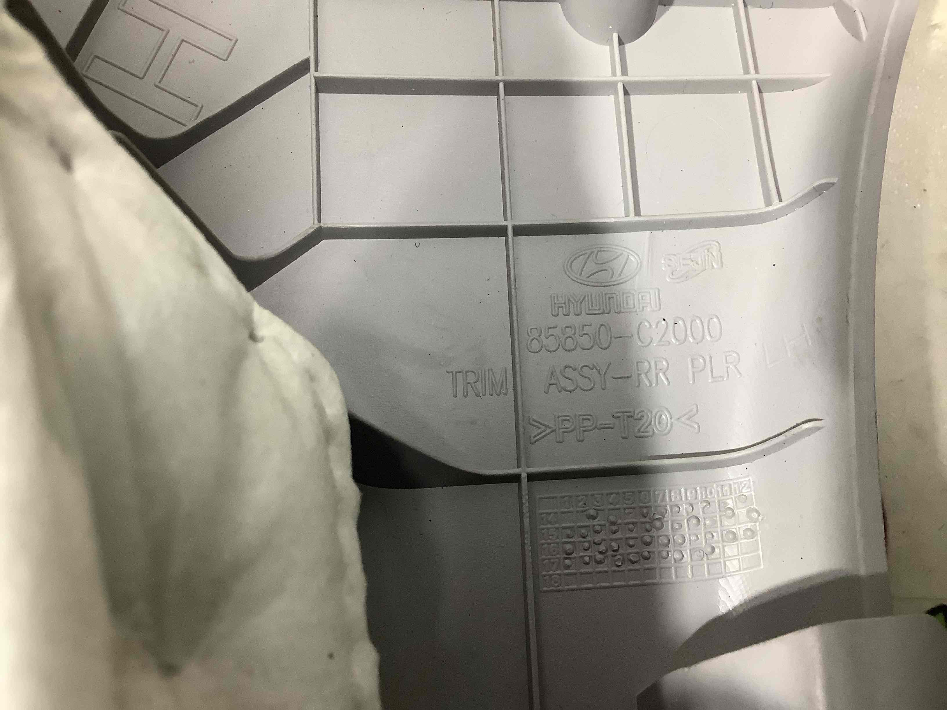 Обшивка задньої стійки ліва