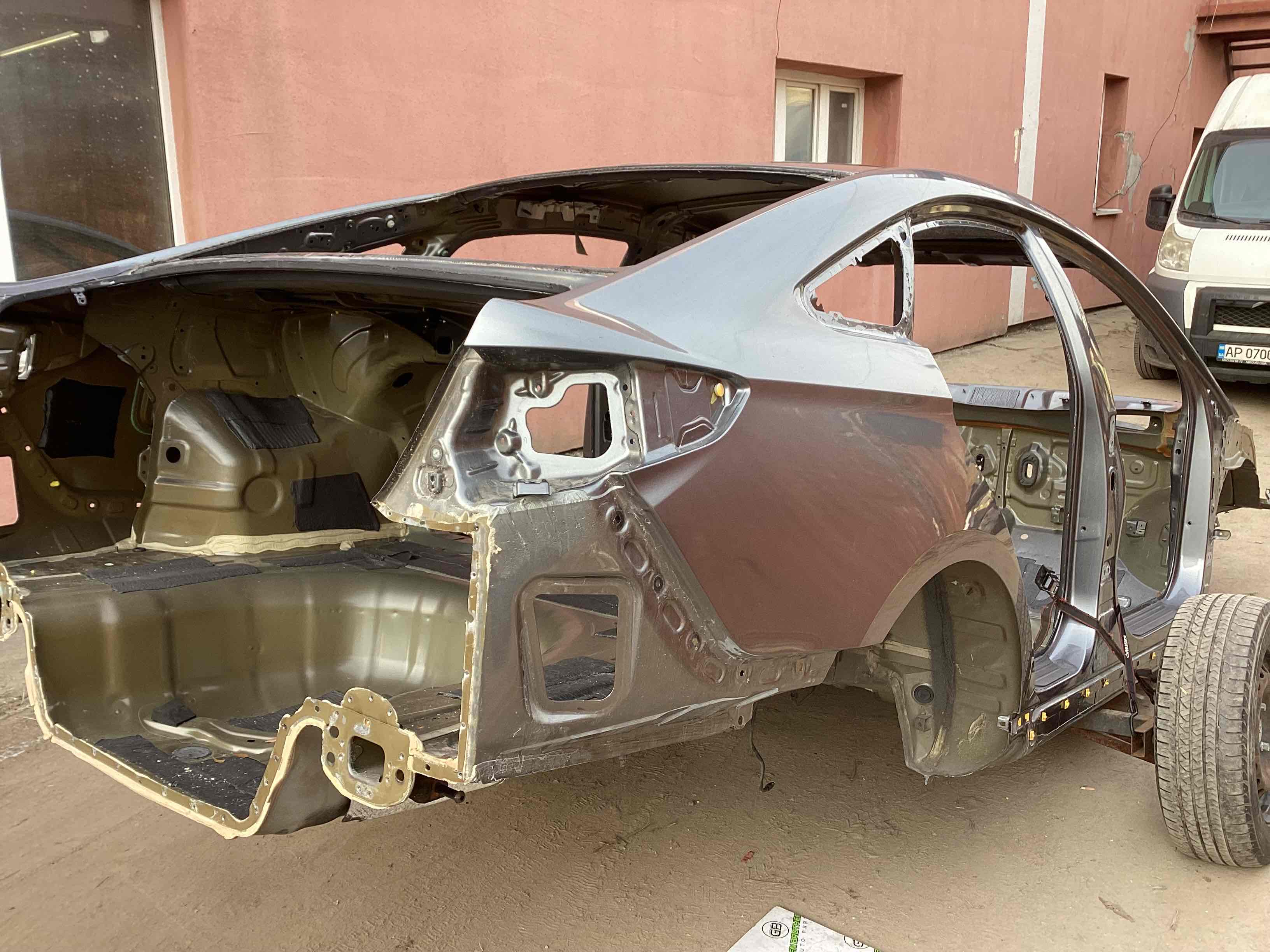 Чверть задня права