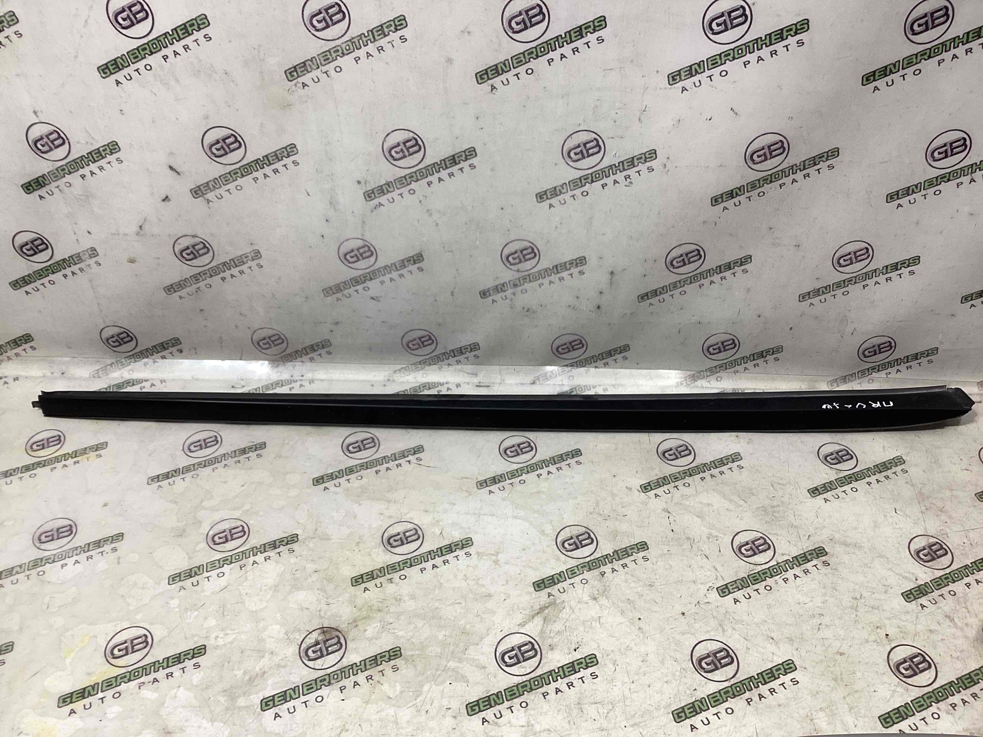 Молдинг лобового скла