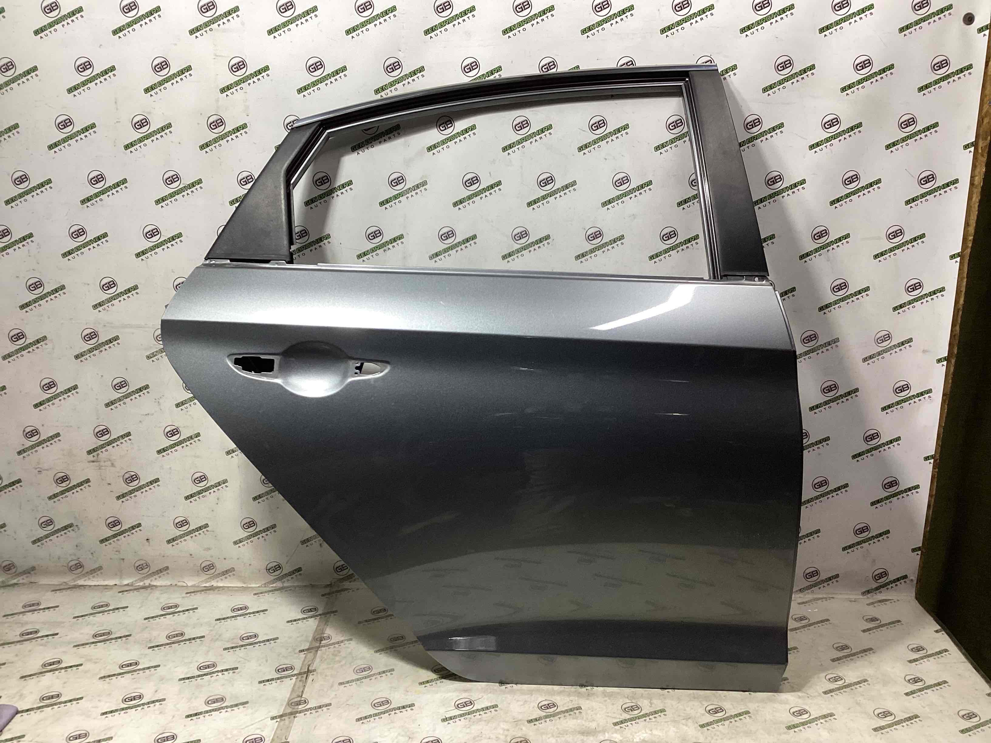 Двері задні права