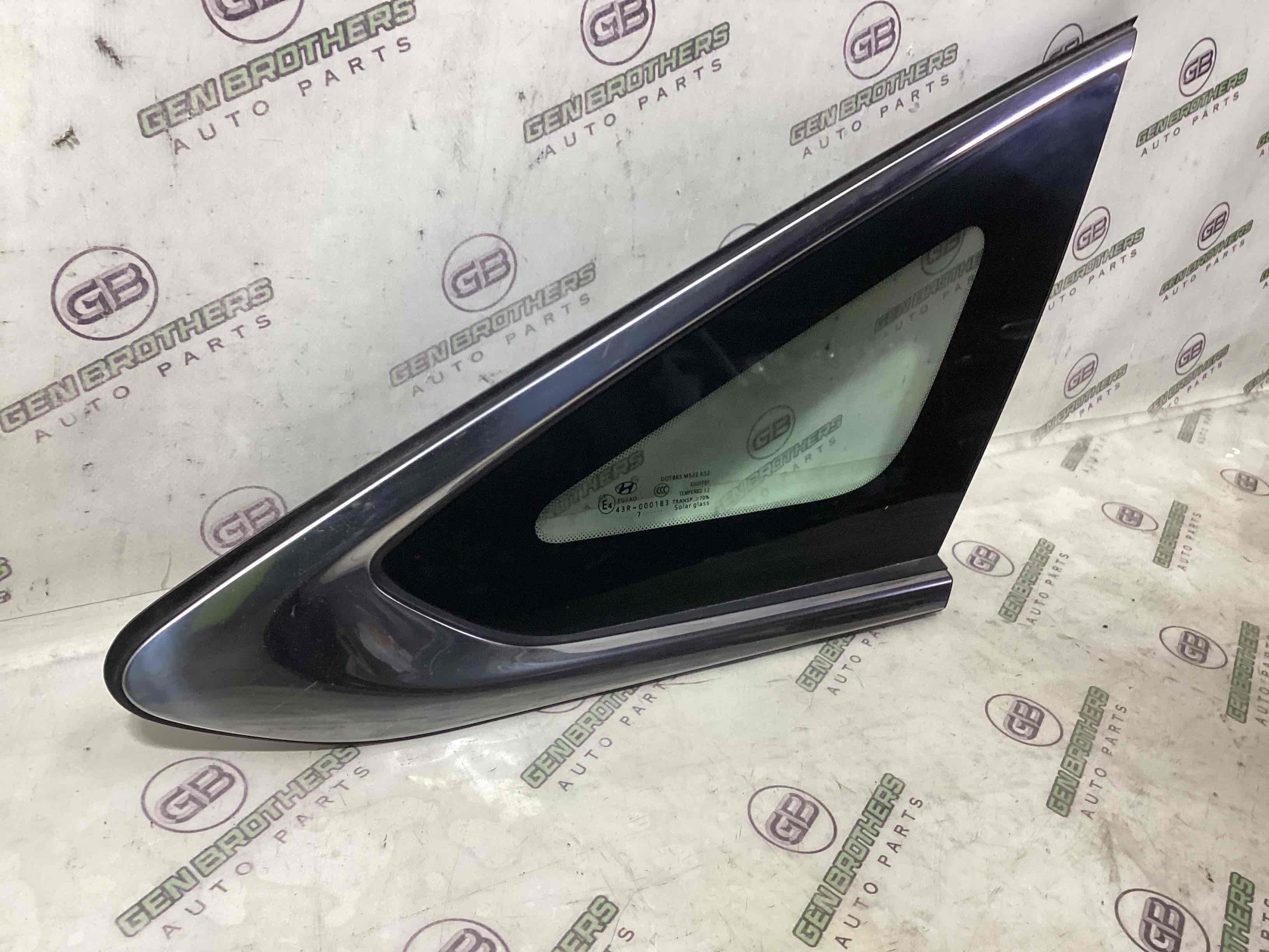 Скло кузова праве