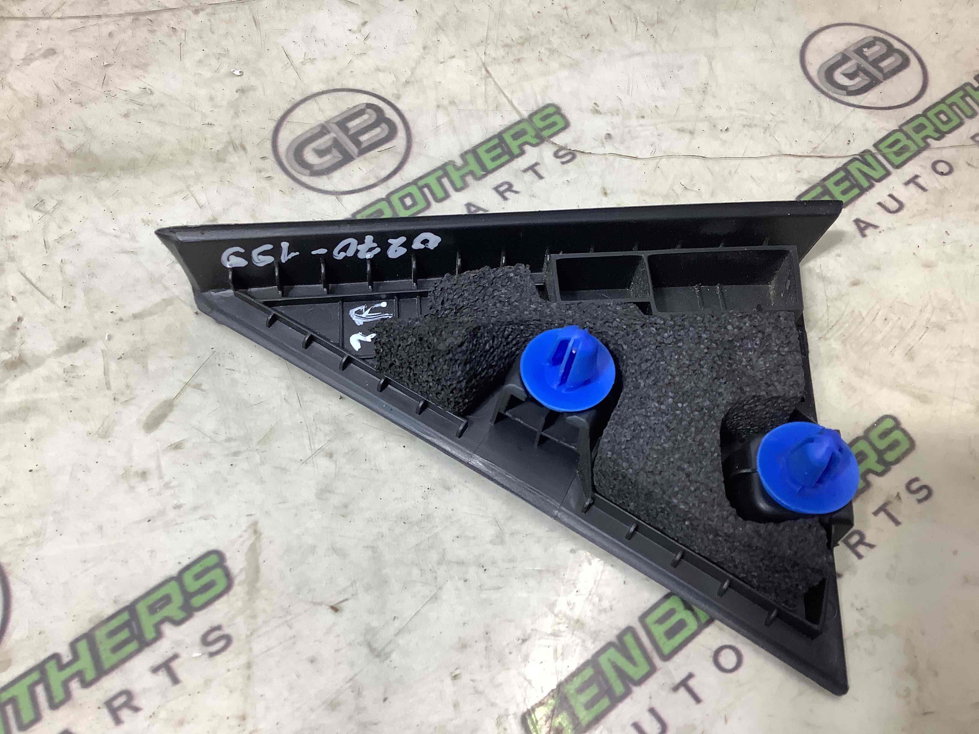 Молдинг двері задньої правої