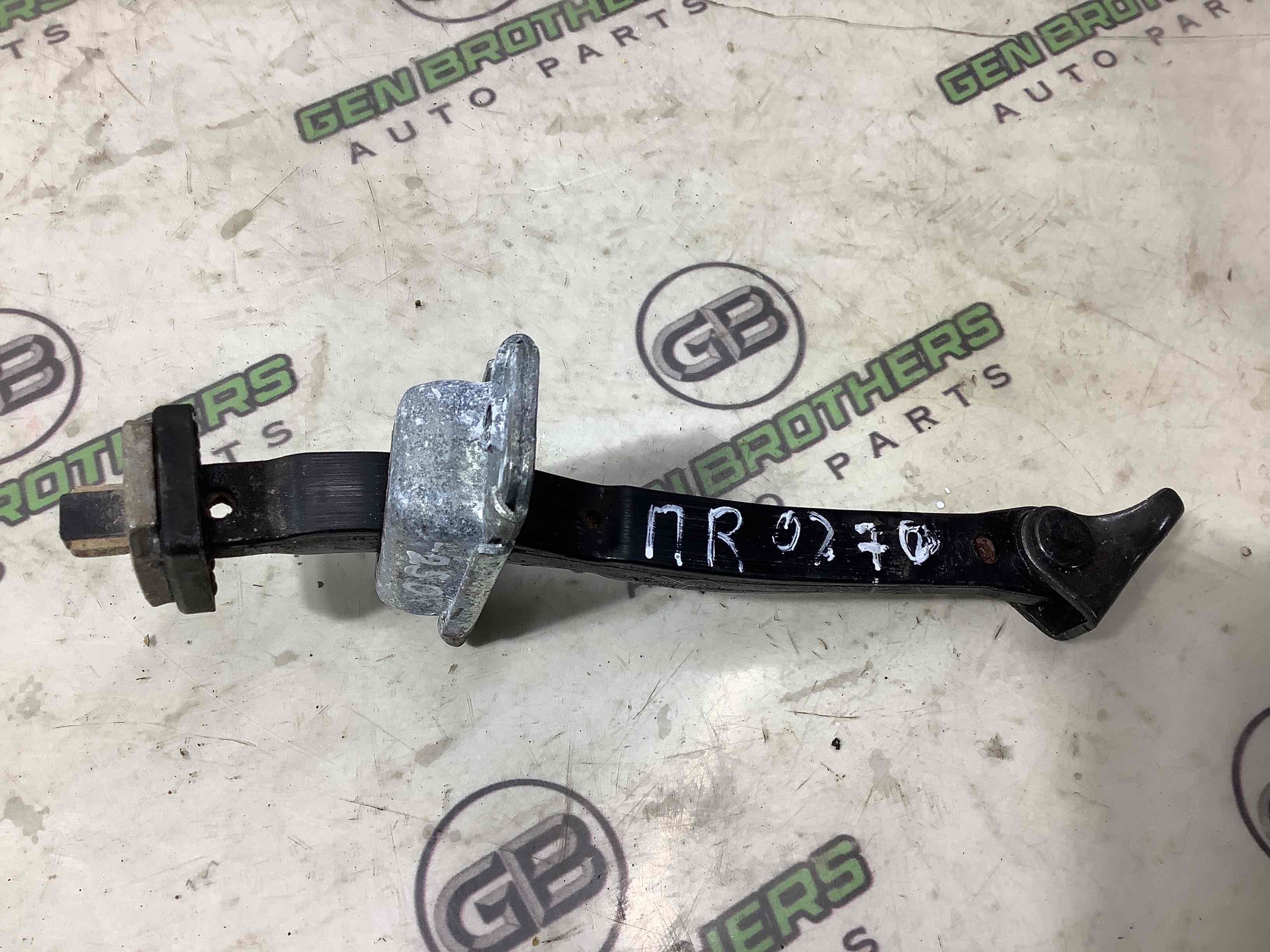 Обмежувач відчинення дверей