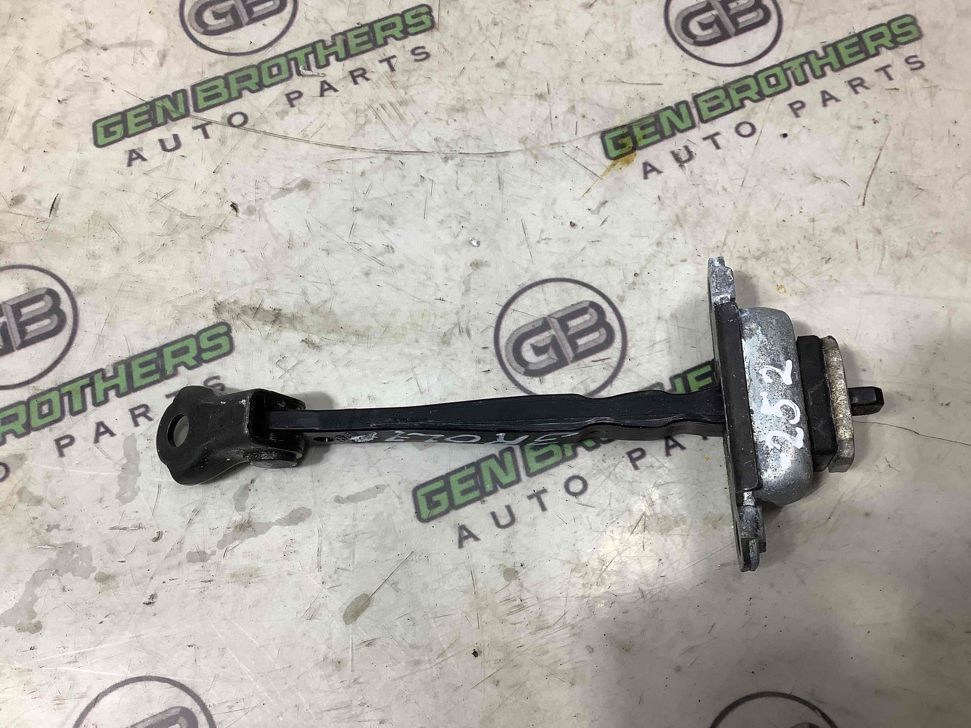 Обмежувач відчинення дверей