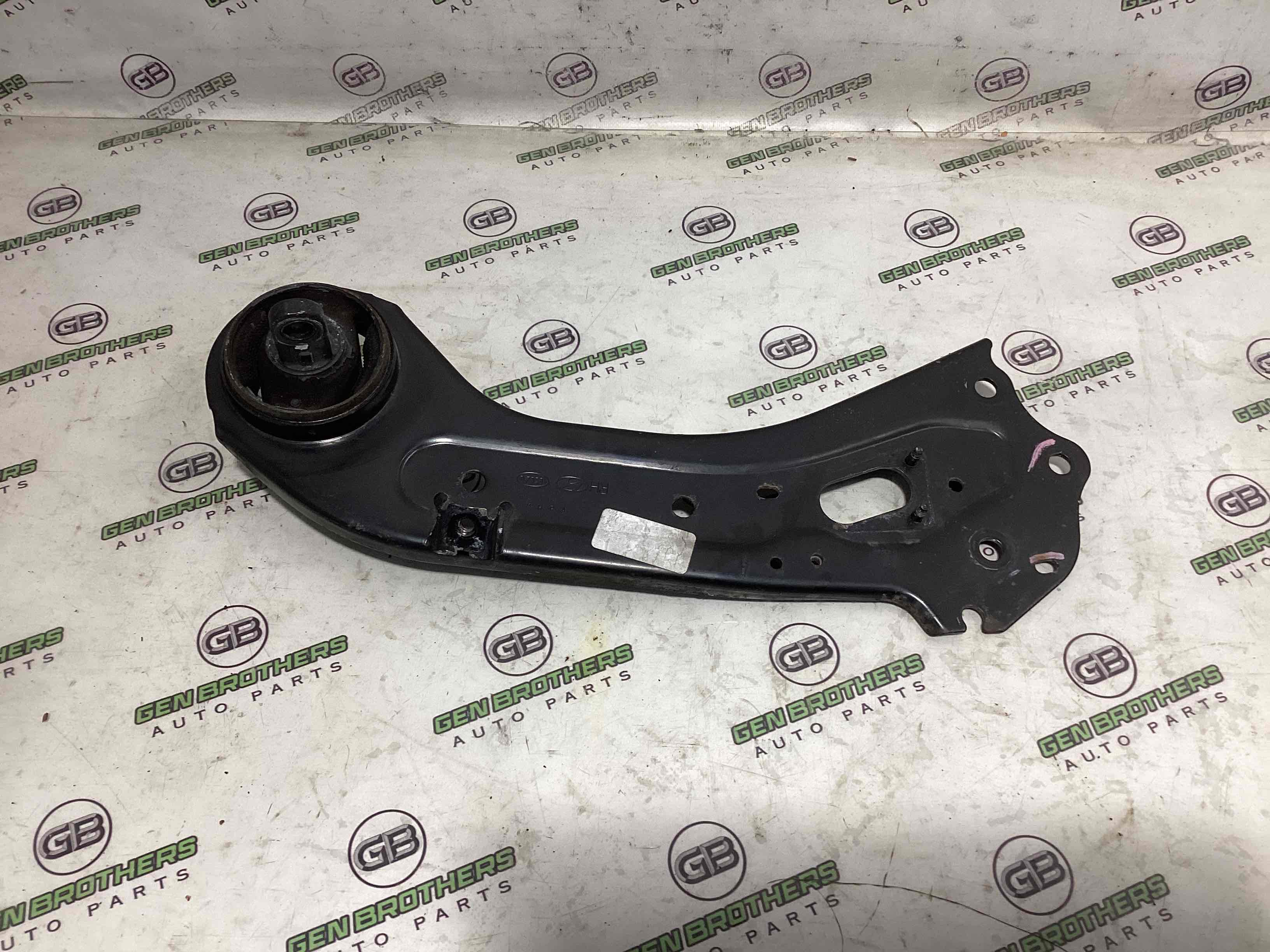 Важіль задній правий