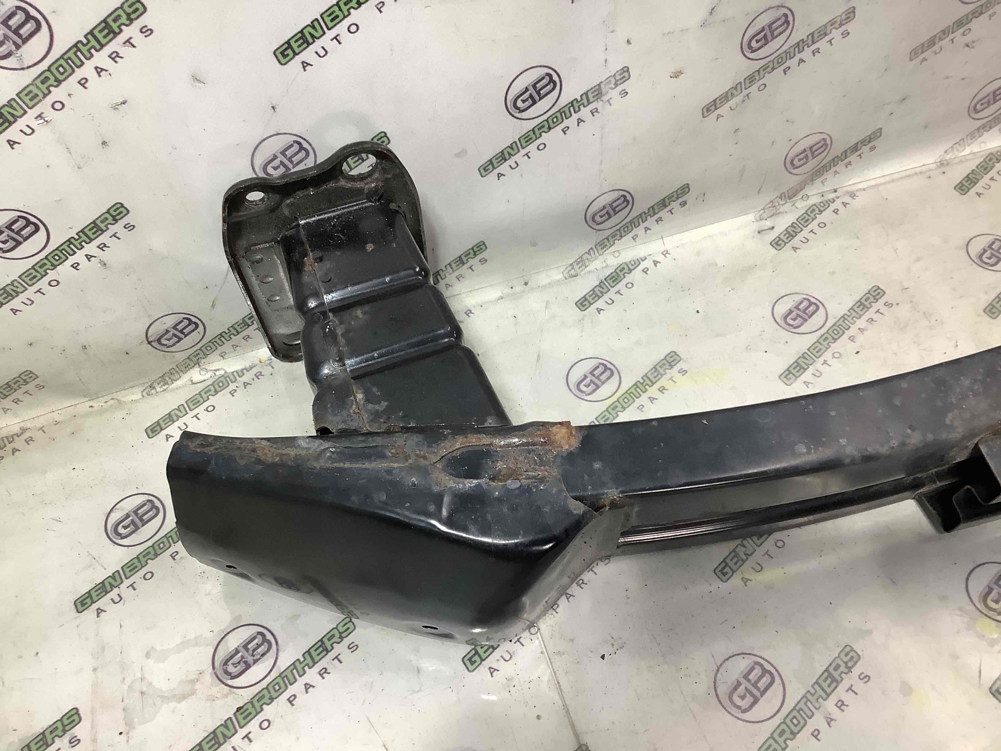 Підсилювач бампера переднього