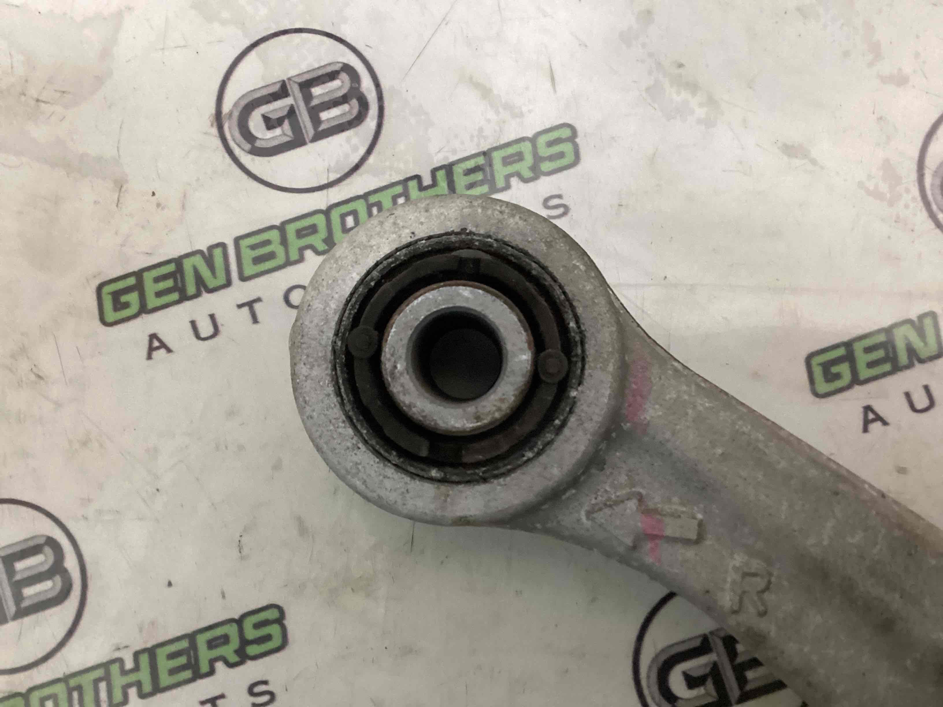 Важіль задній правий