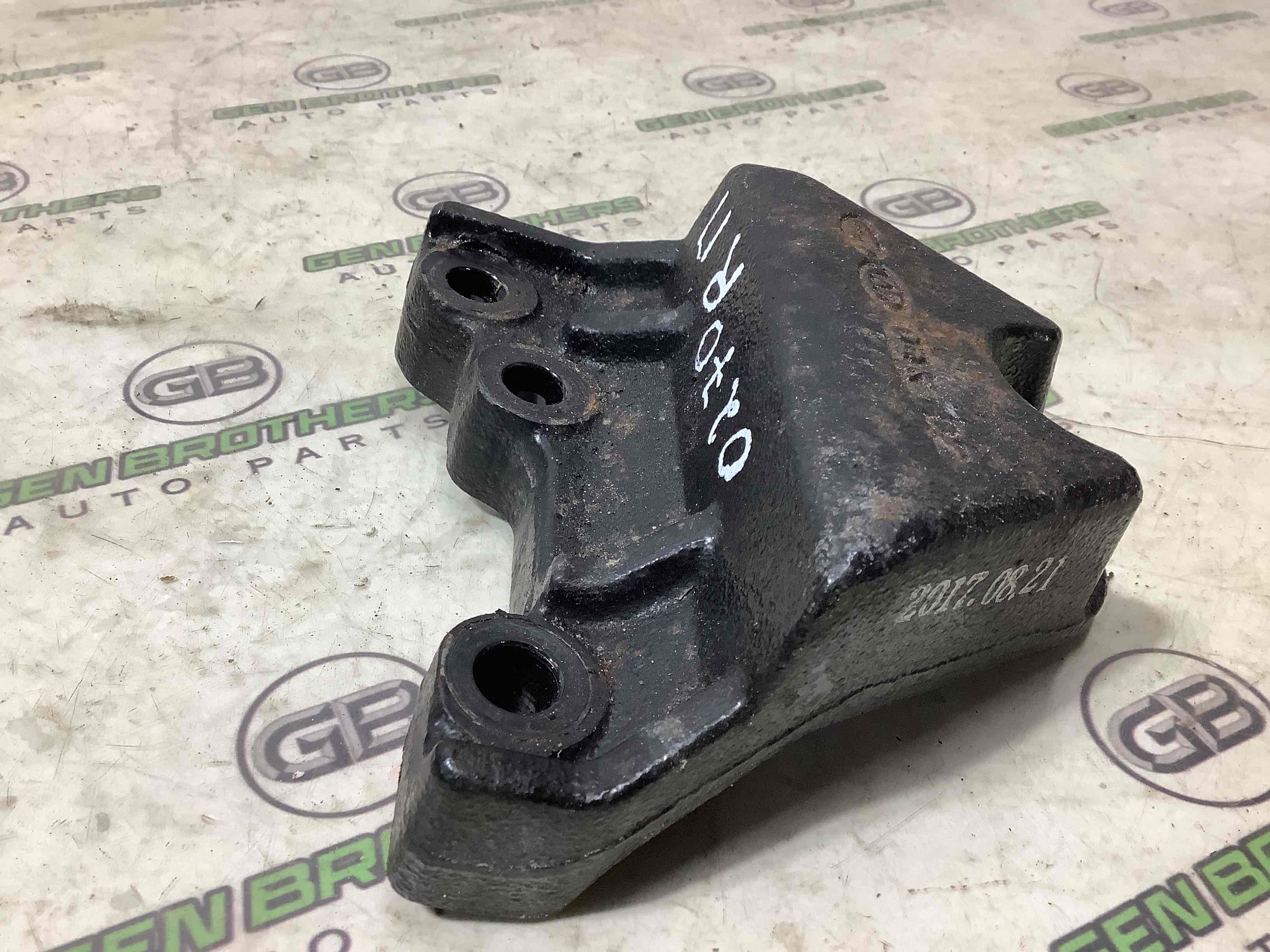 Кронштейн двигуна опорний