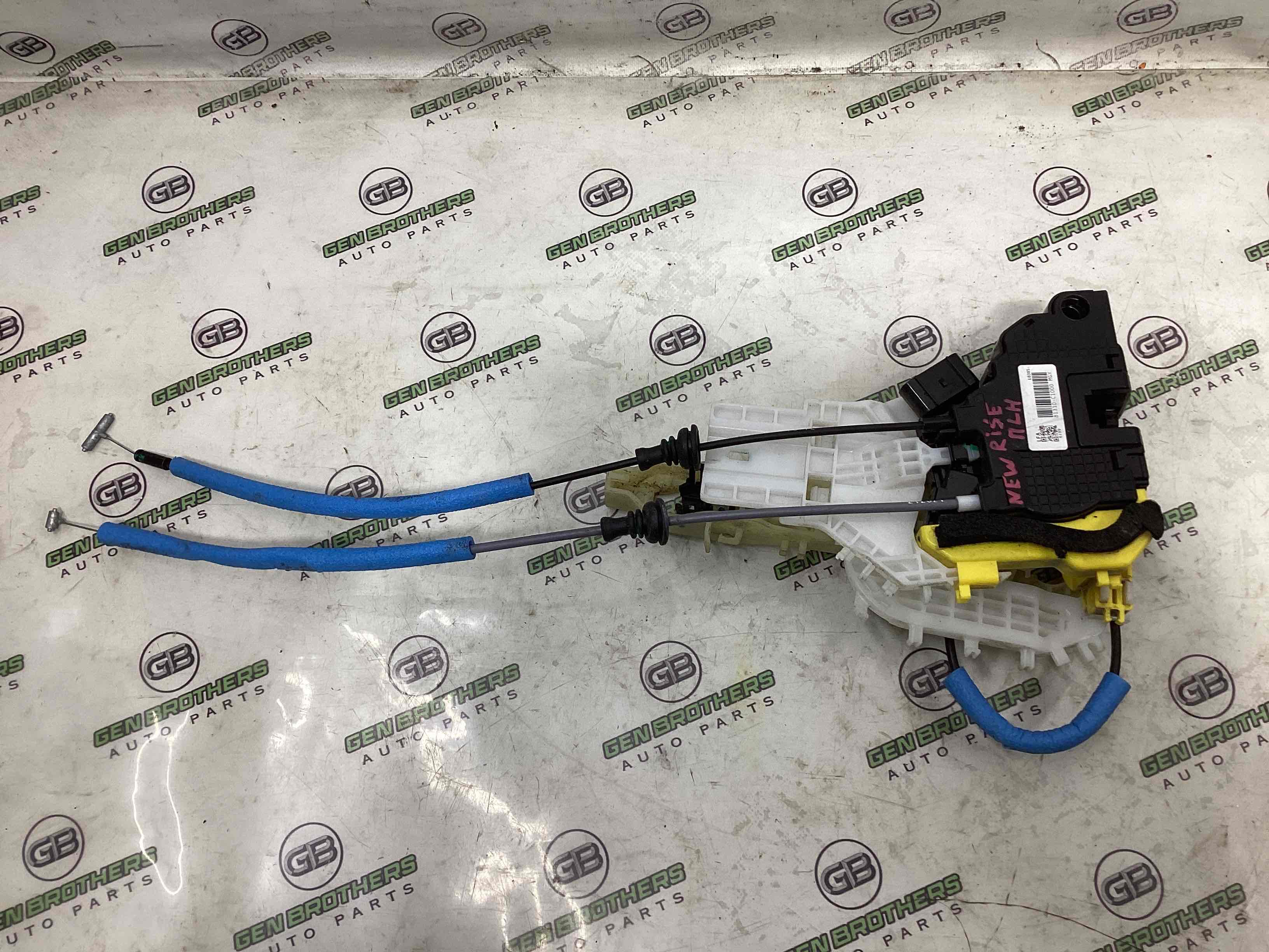 Замок дверей передньої лівої