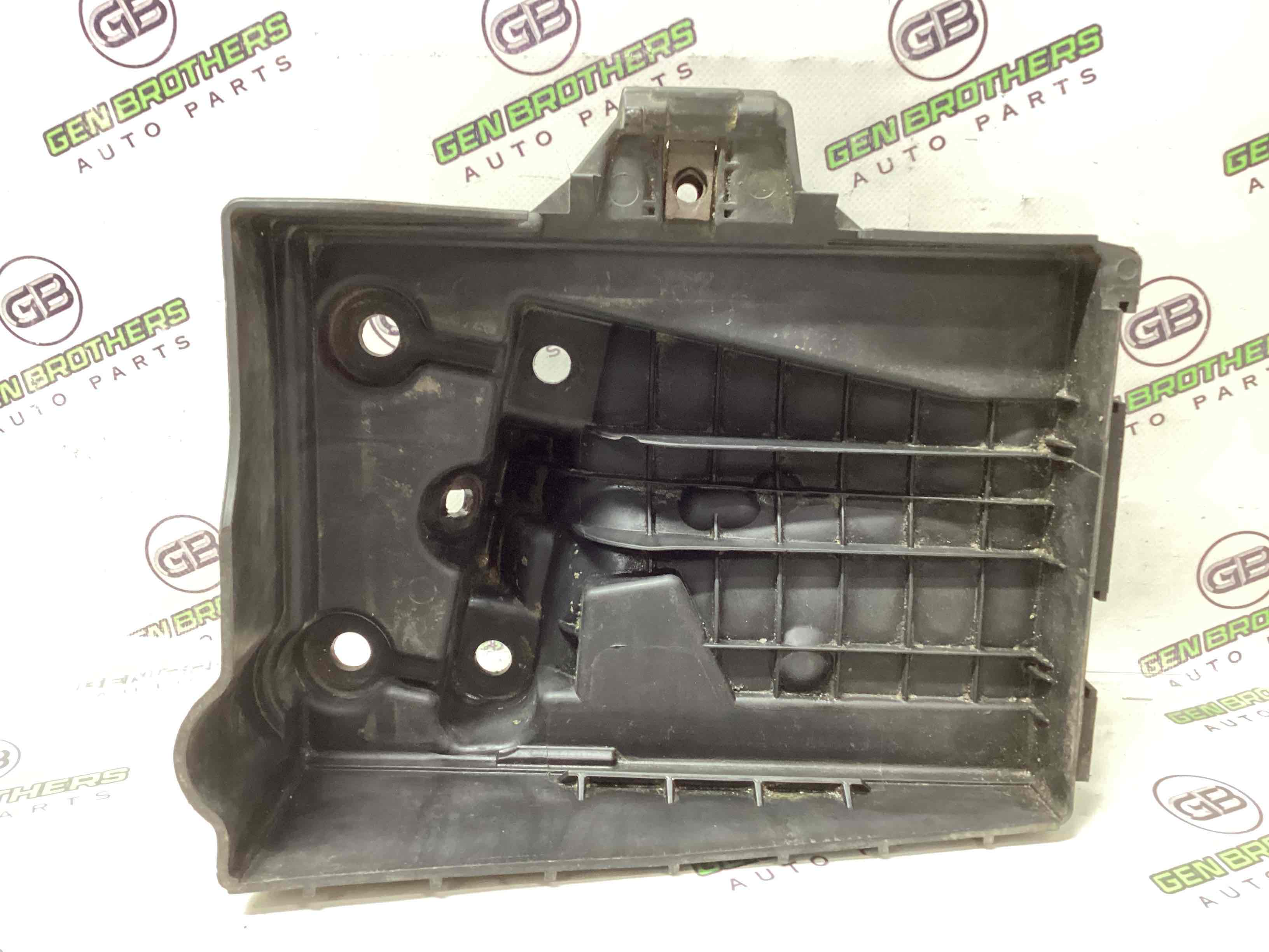 Полиця акумулятора, кришка, кріплення майданчик АКБ