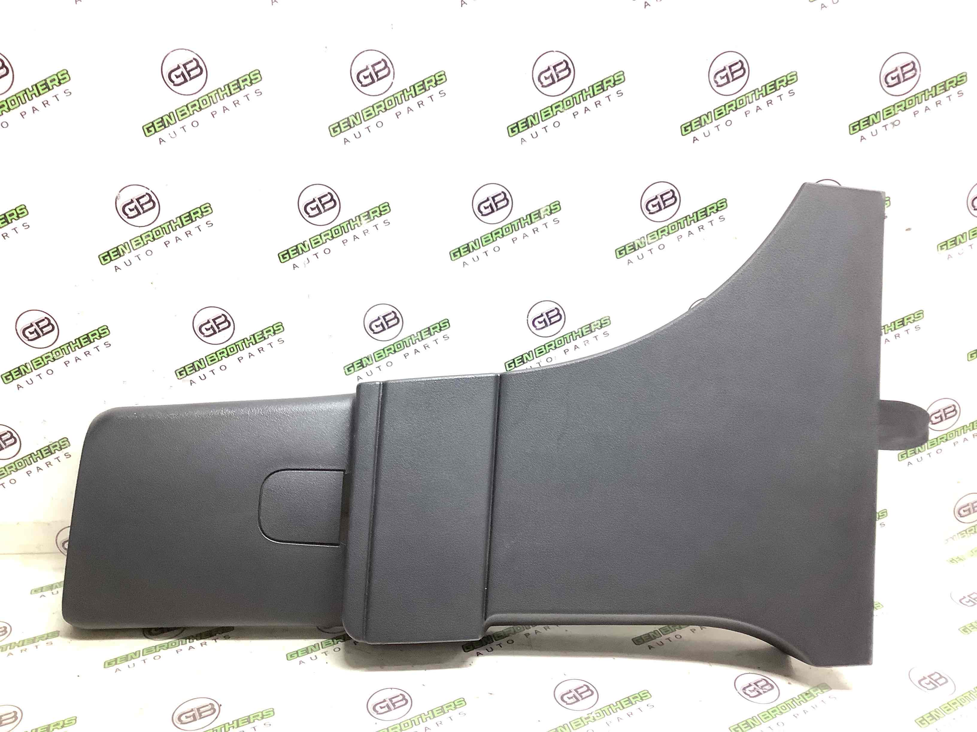 Обшивка центральної стійки ліва