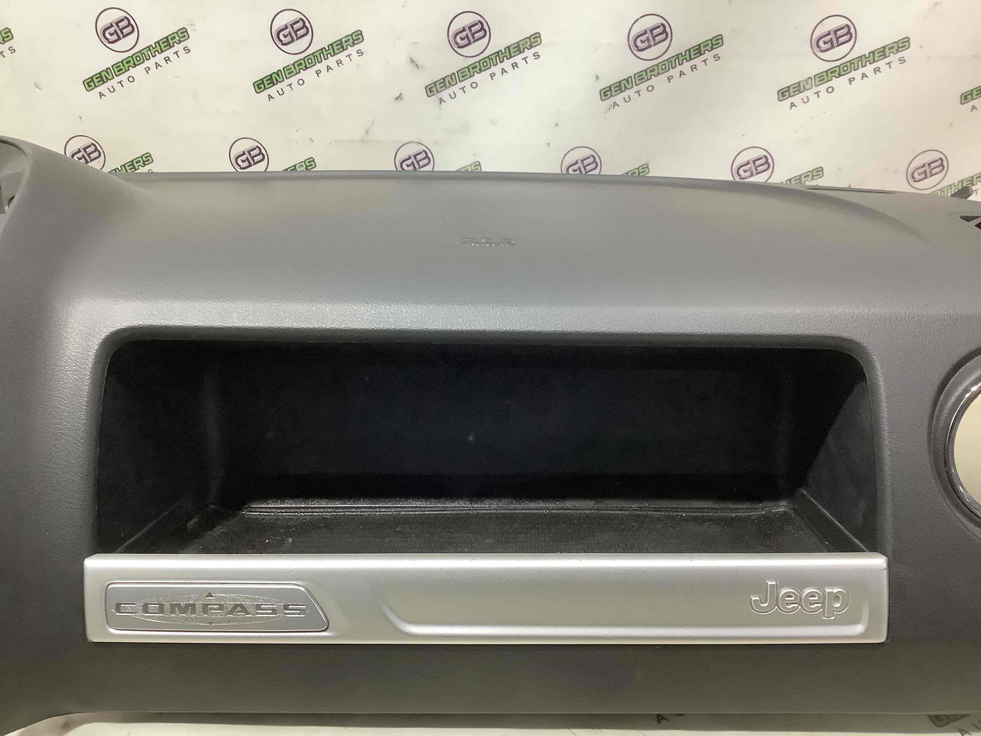 Панель передня салону торпедо