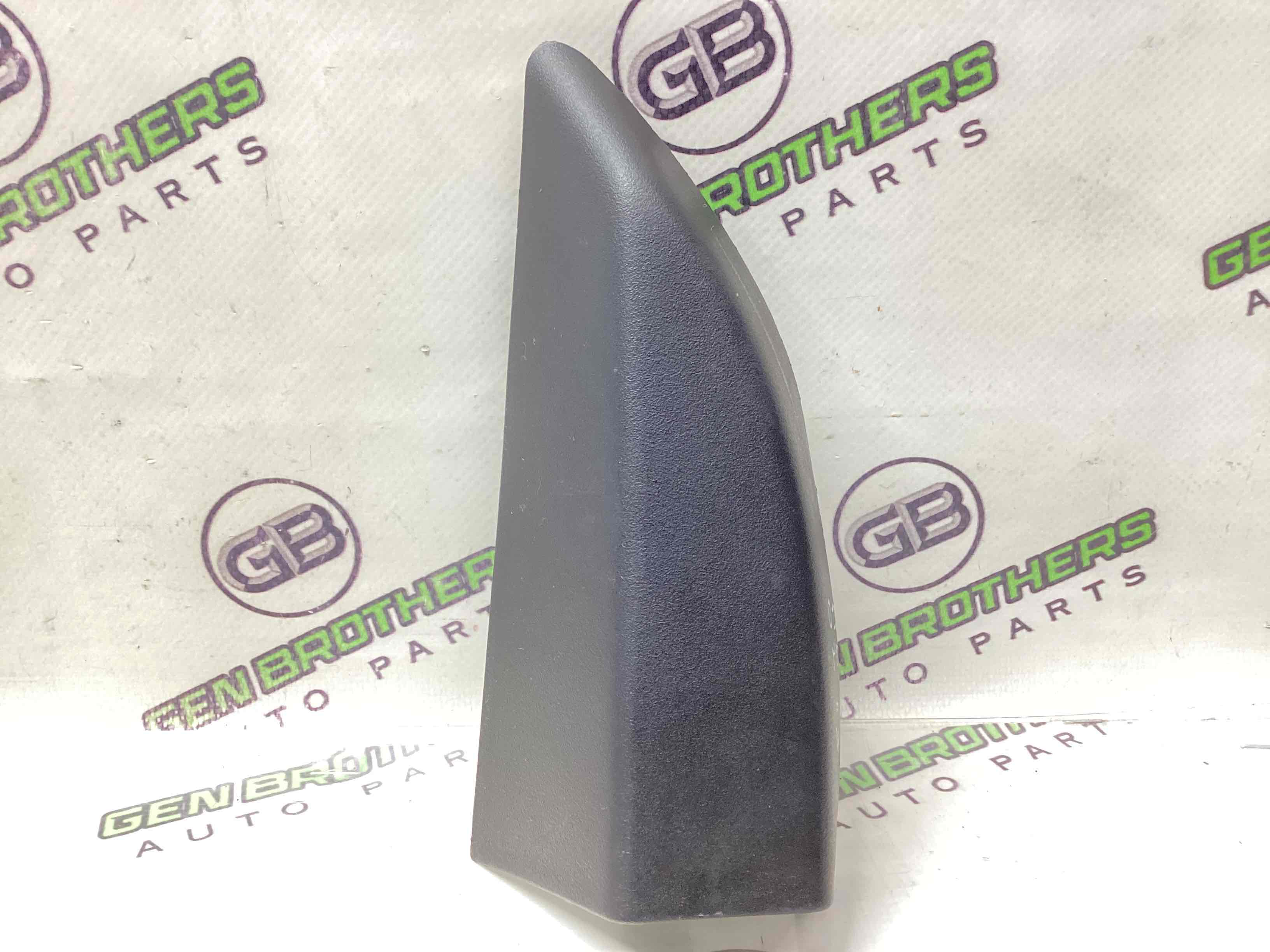 Корпус, накладка, кріплення лівого дзеркала