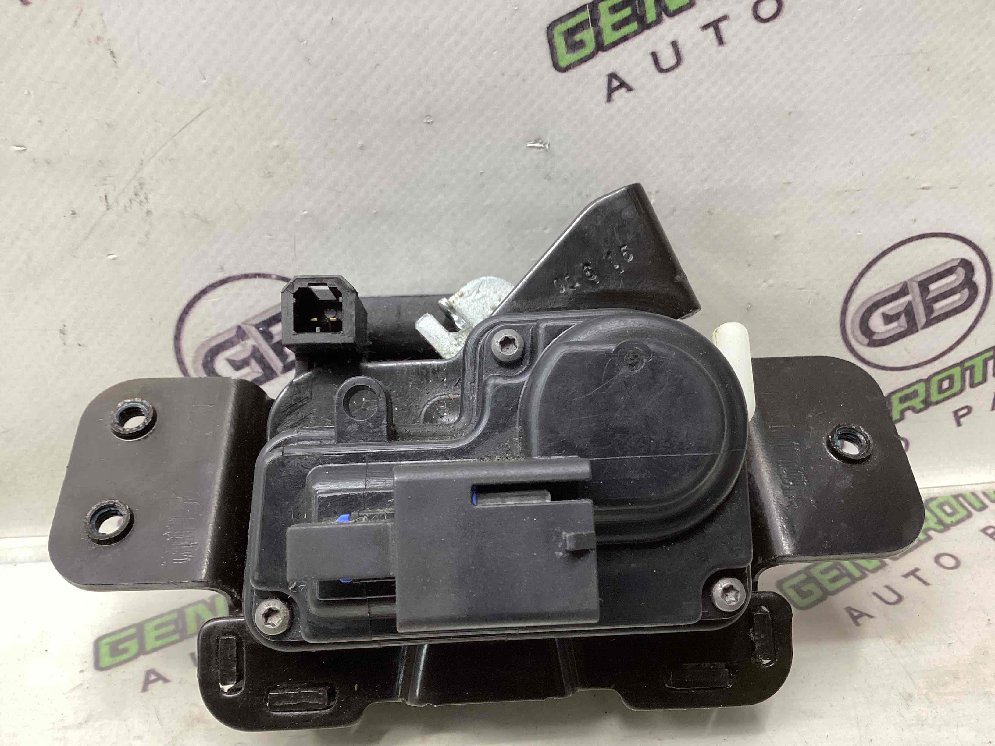 Замок багажника