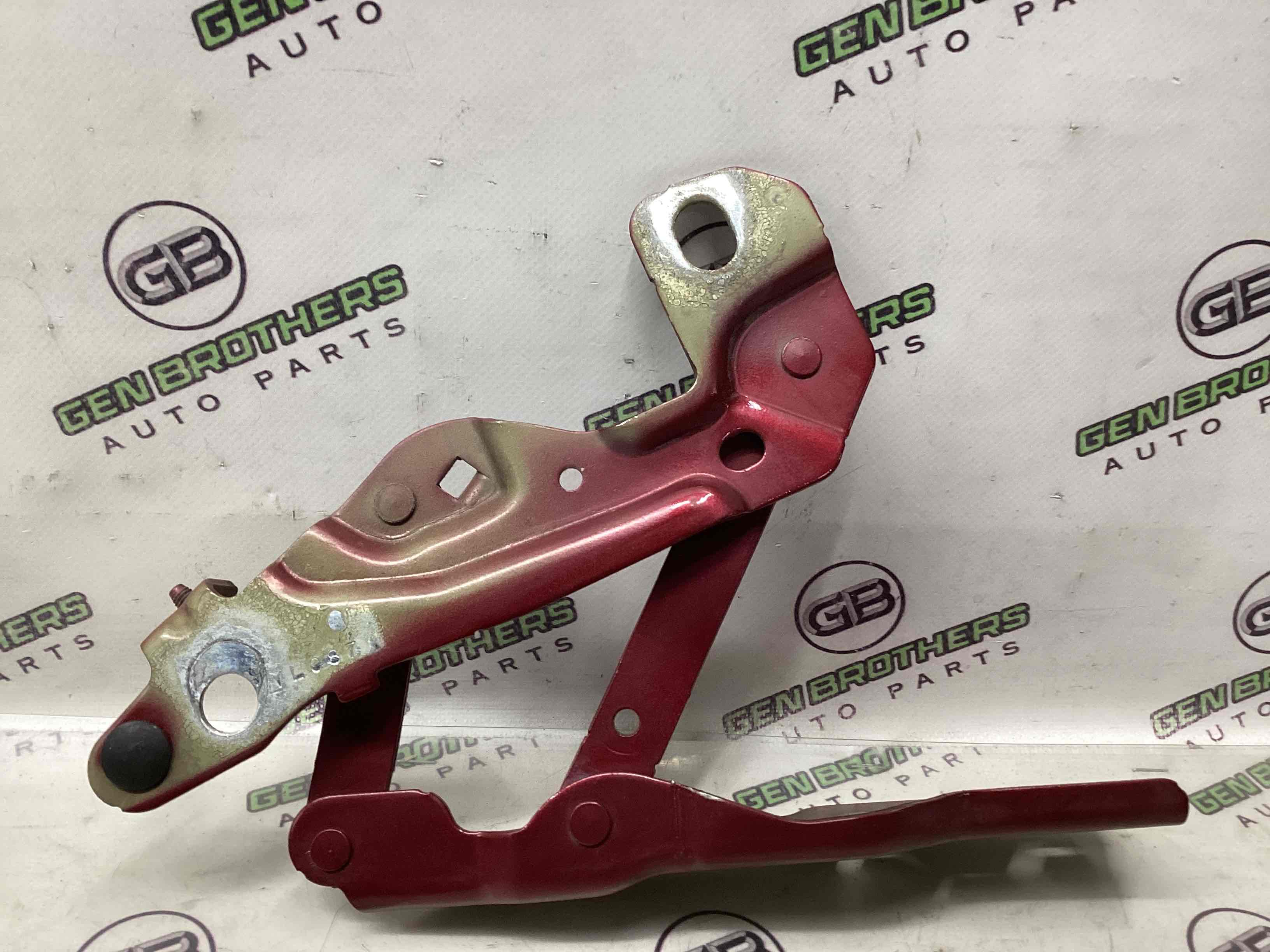 Петля капота, кронштейн капота