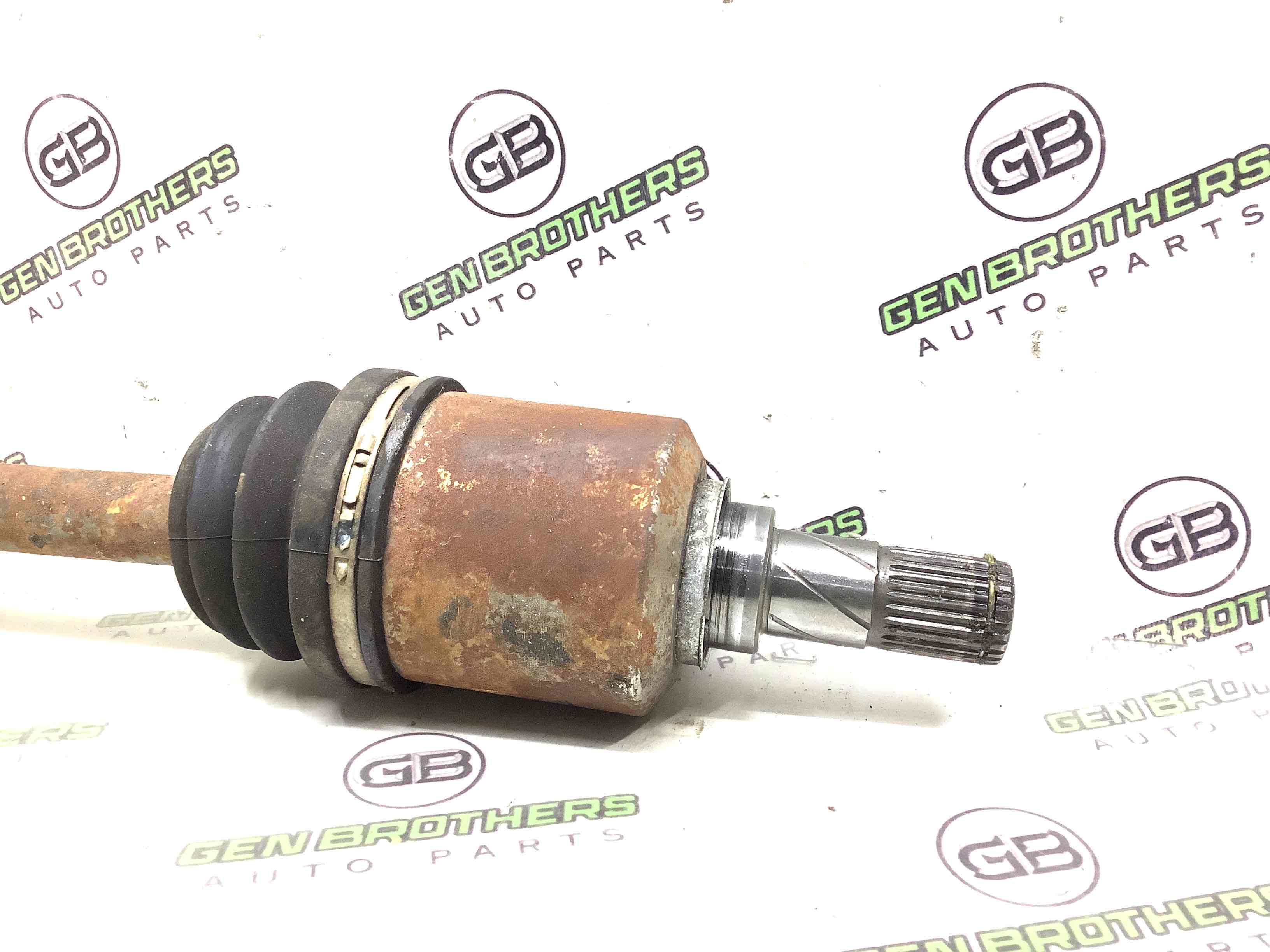 Піввісь передня права (привідний вал, ШРУС)