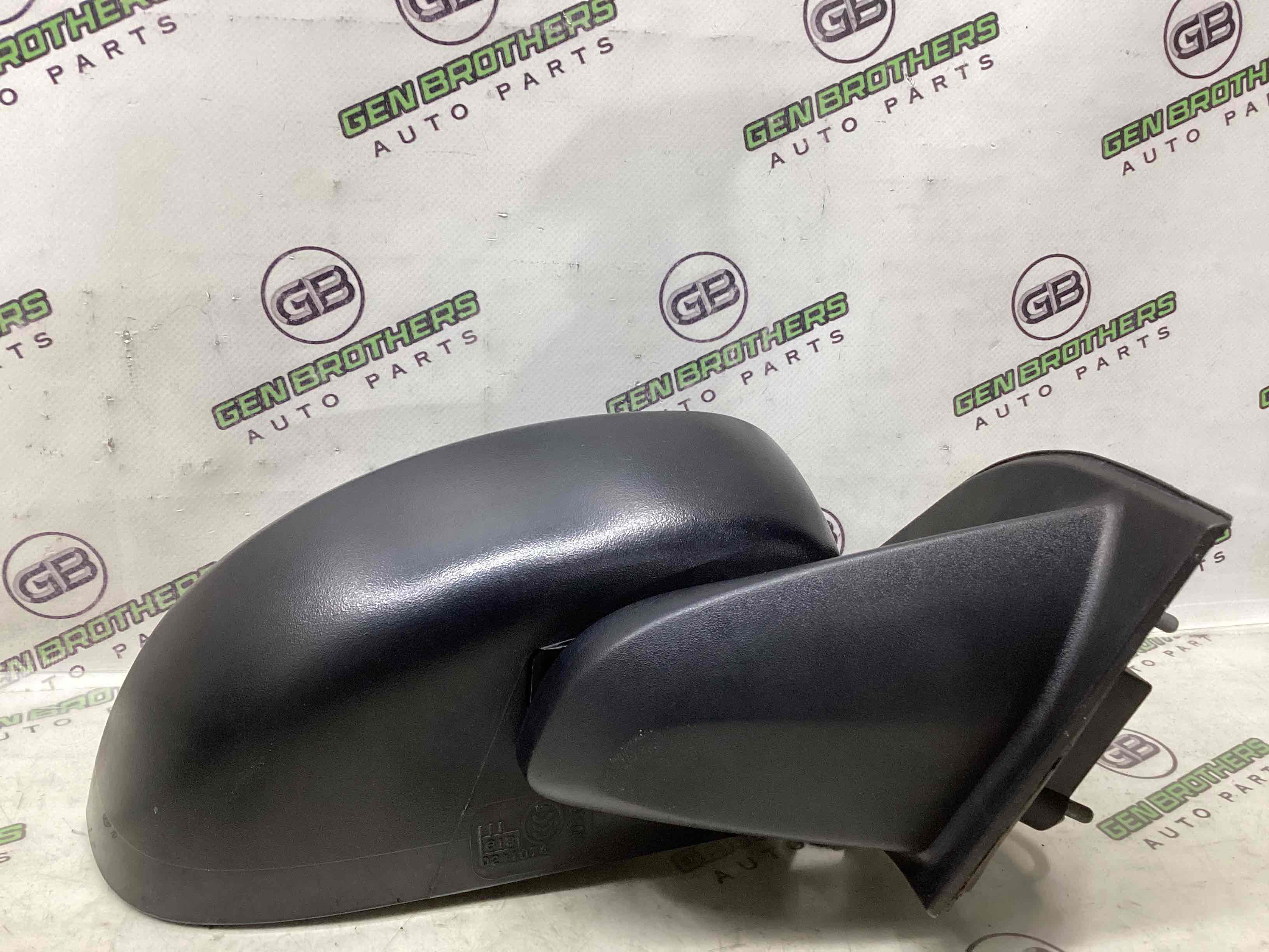 Дзеркало зовнішнє праве