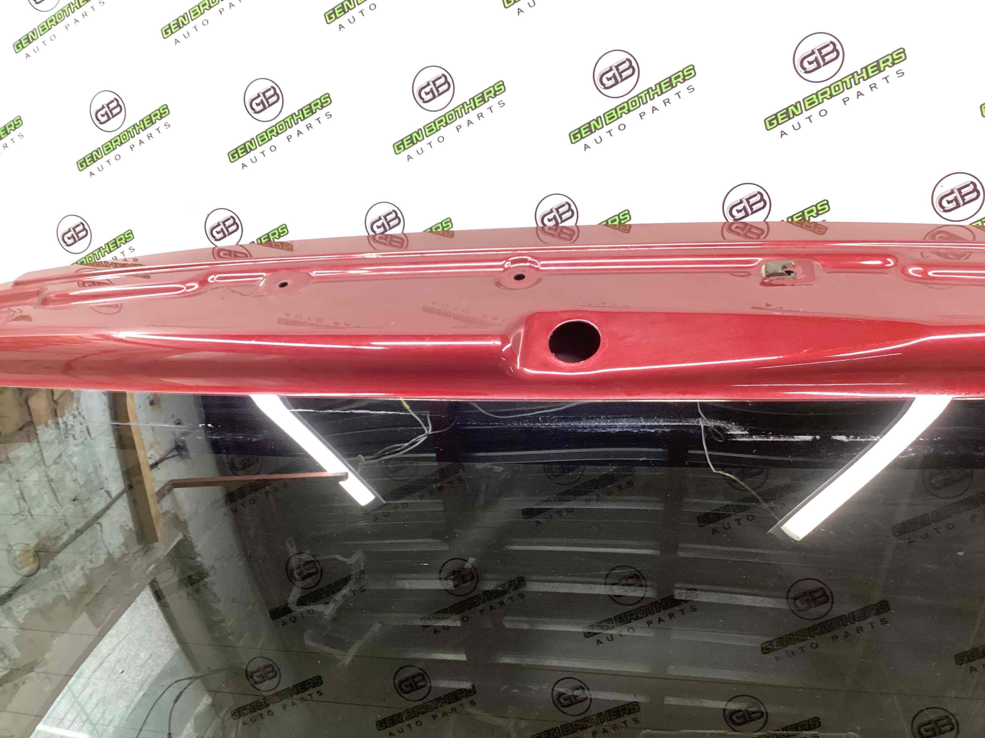 Скло заднє, скло кришки багажника