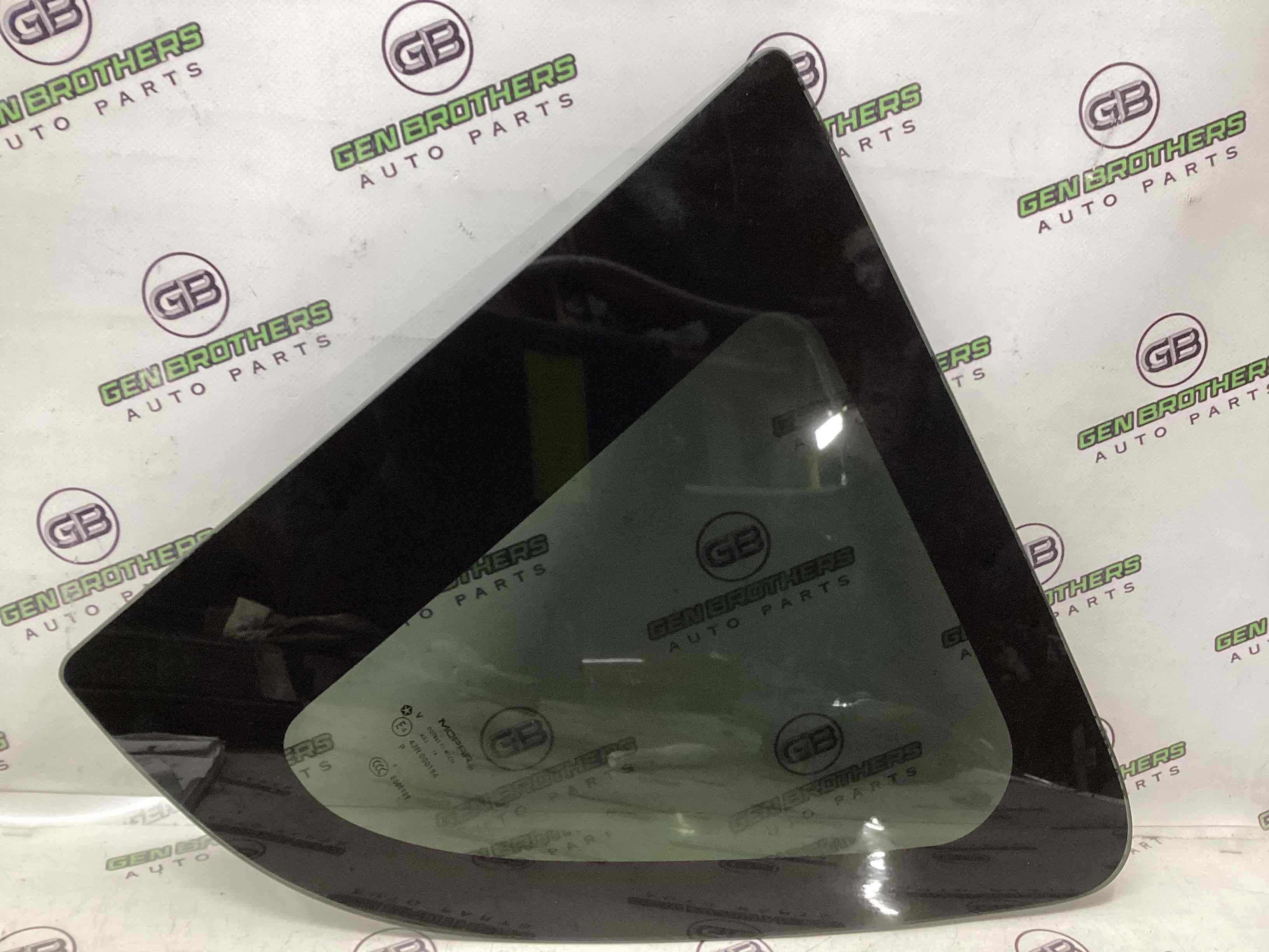 Скло кузова ліве