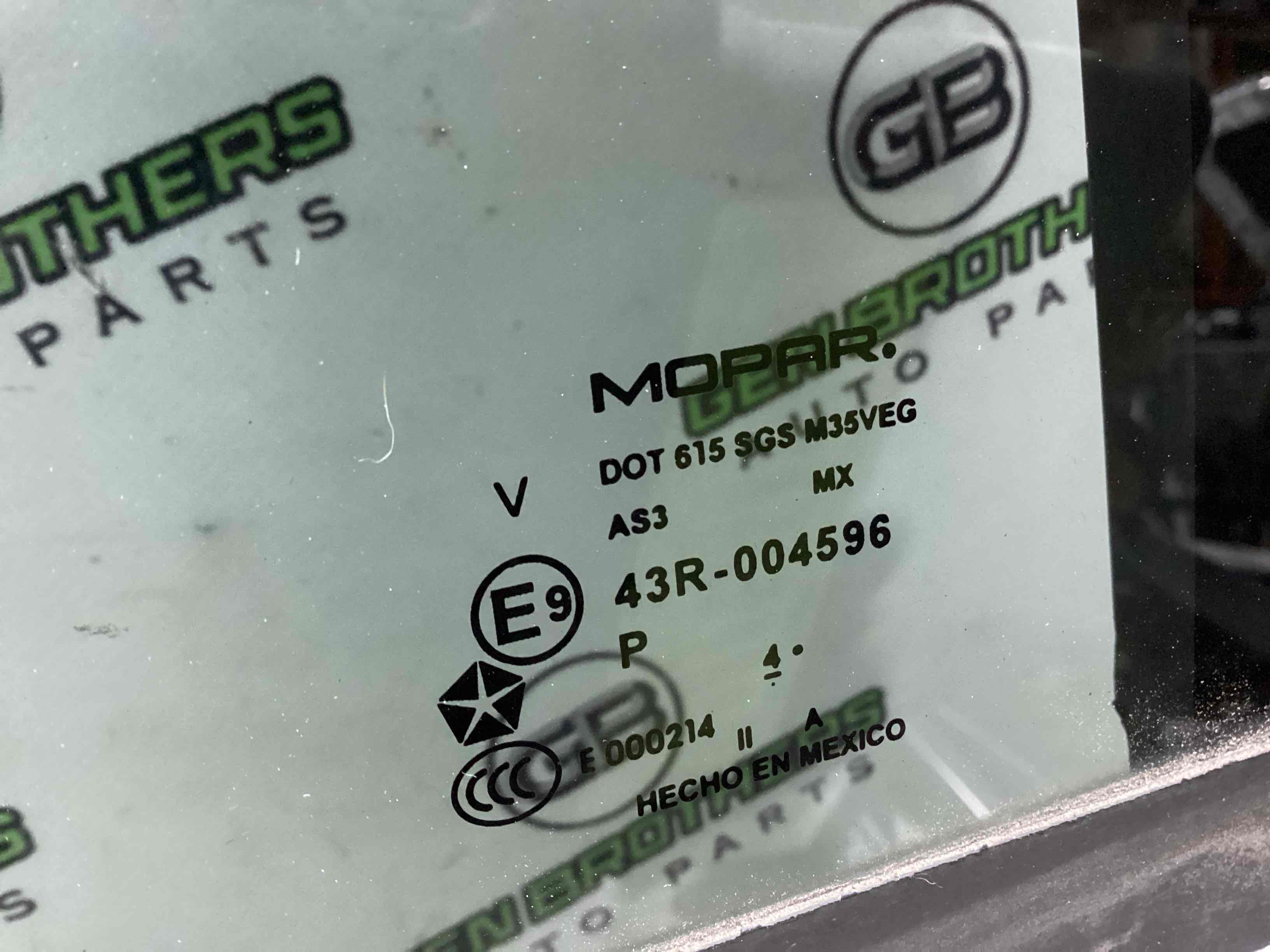 Скло дверей трикутник кватирка