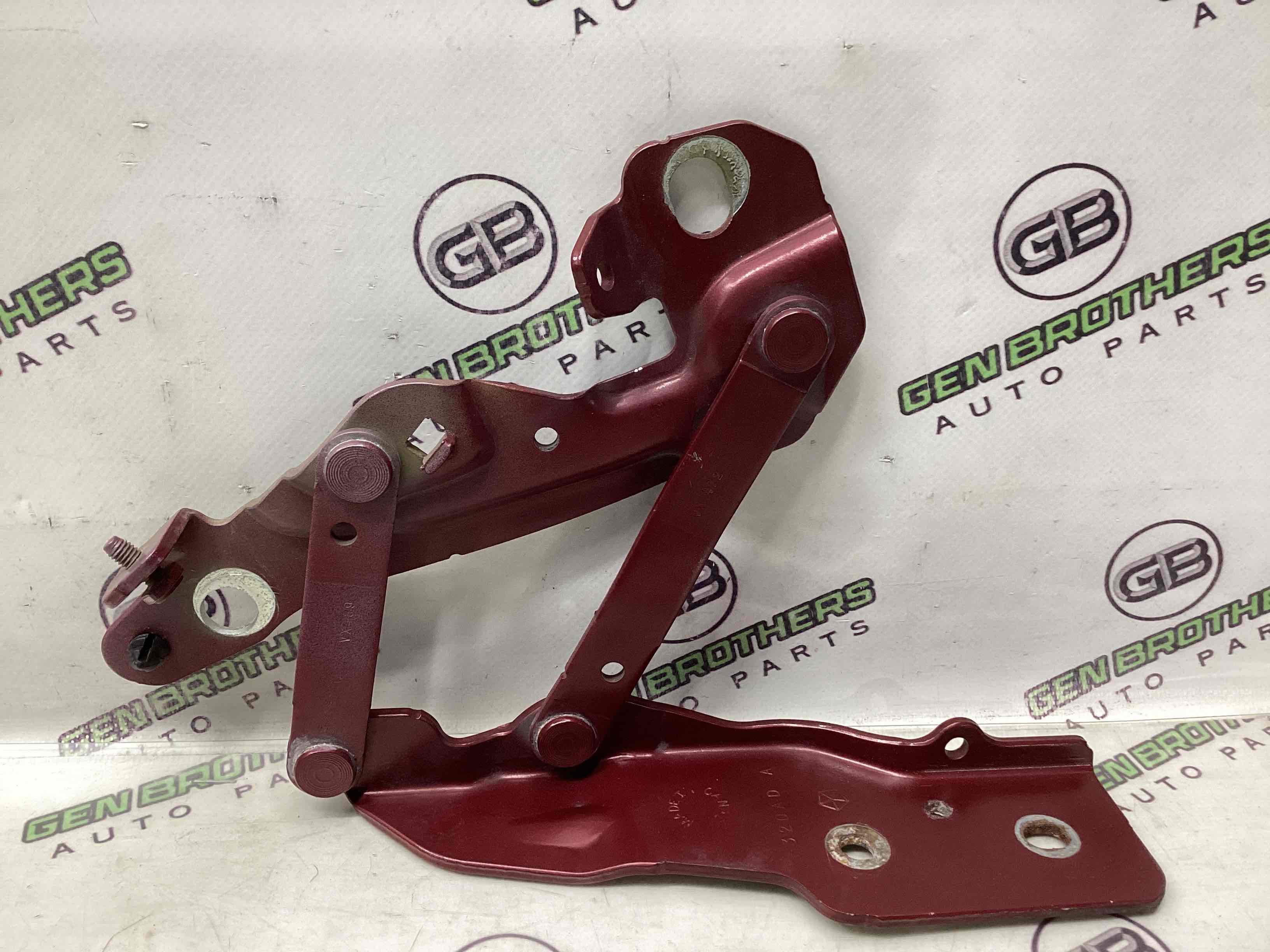 Петля капота, кронштейн капота