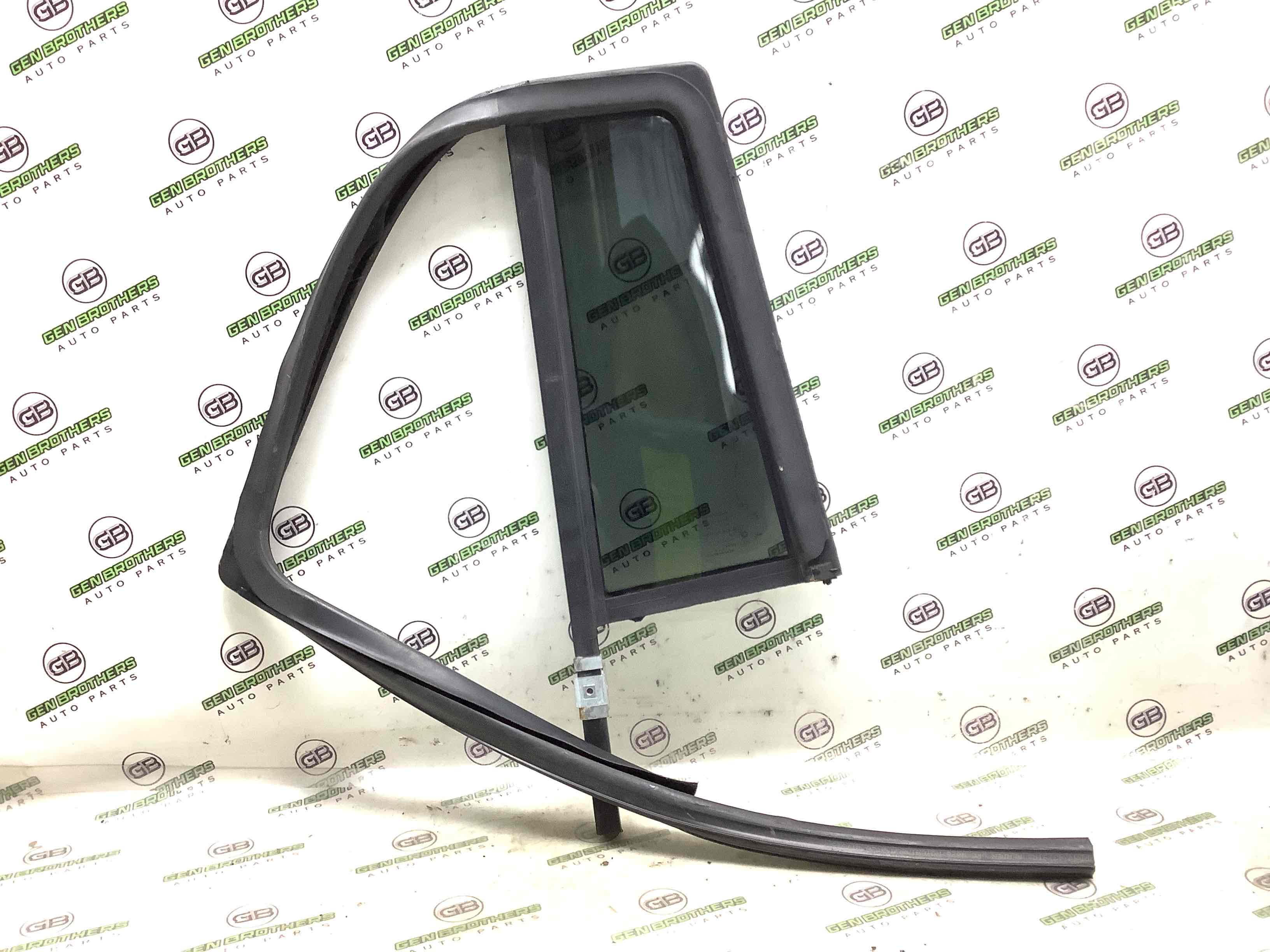 Скло дверей трикутник кватирка