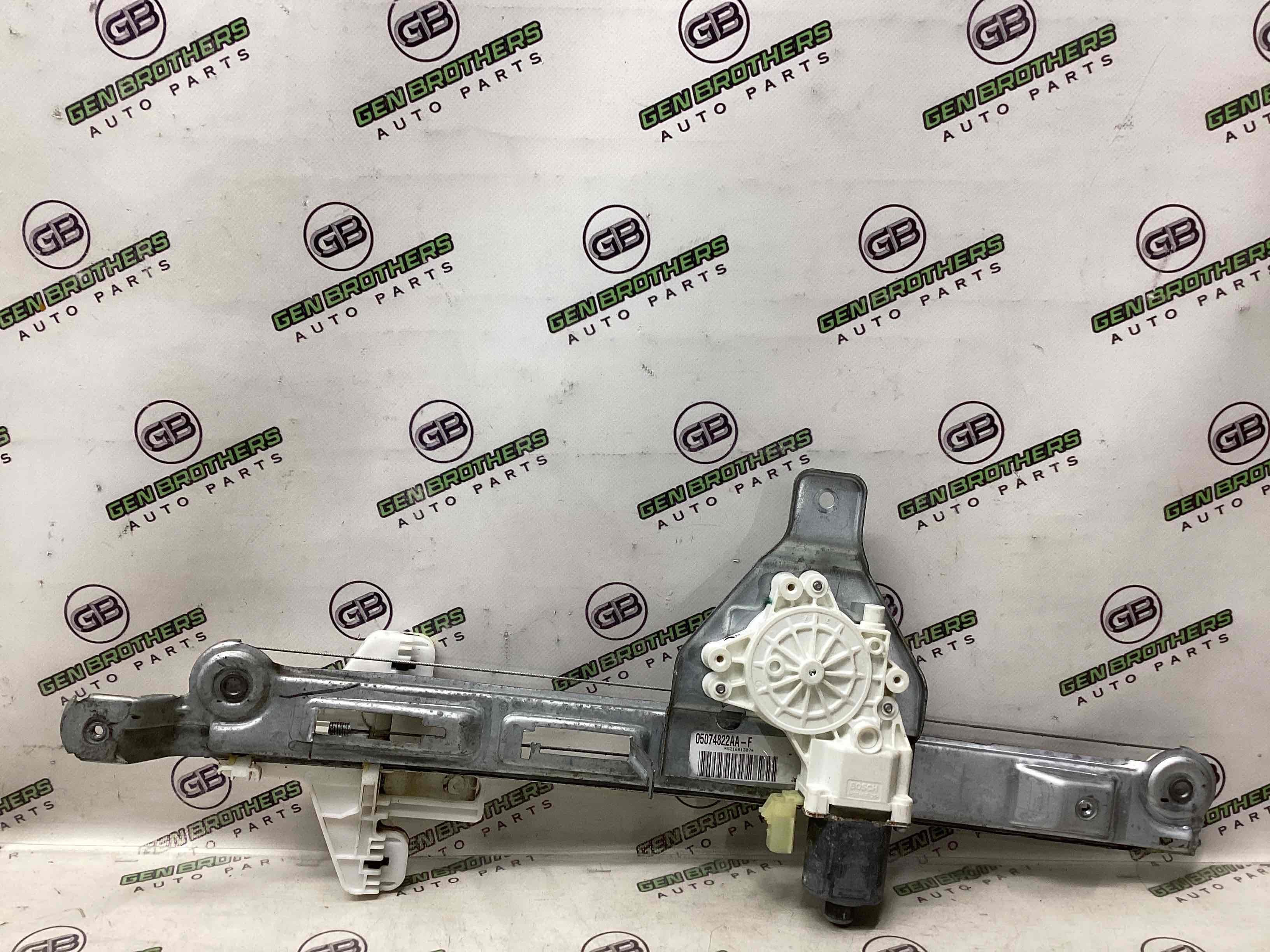 Склопідйомник задній правий