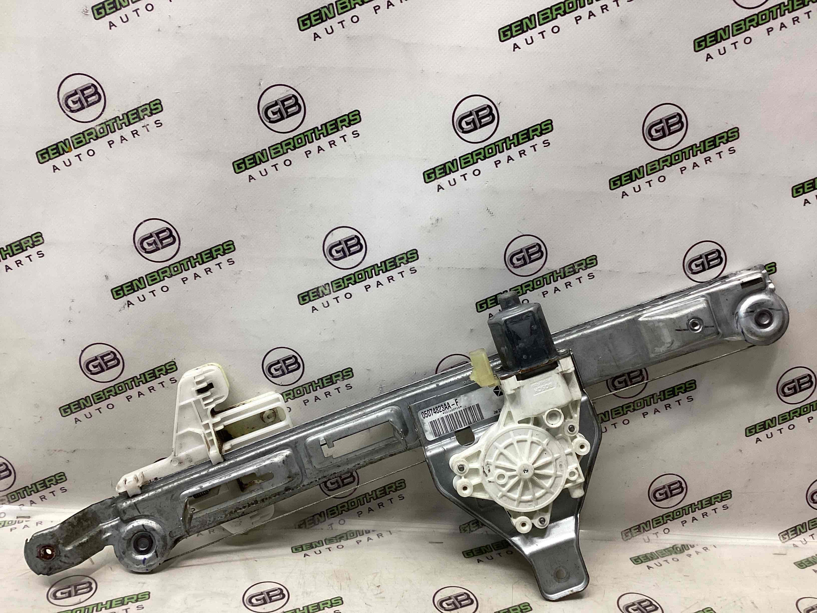 Склопідйомник задній лівий