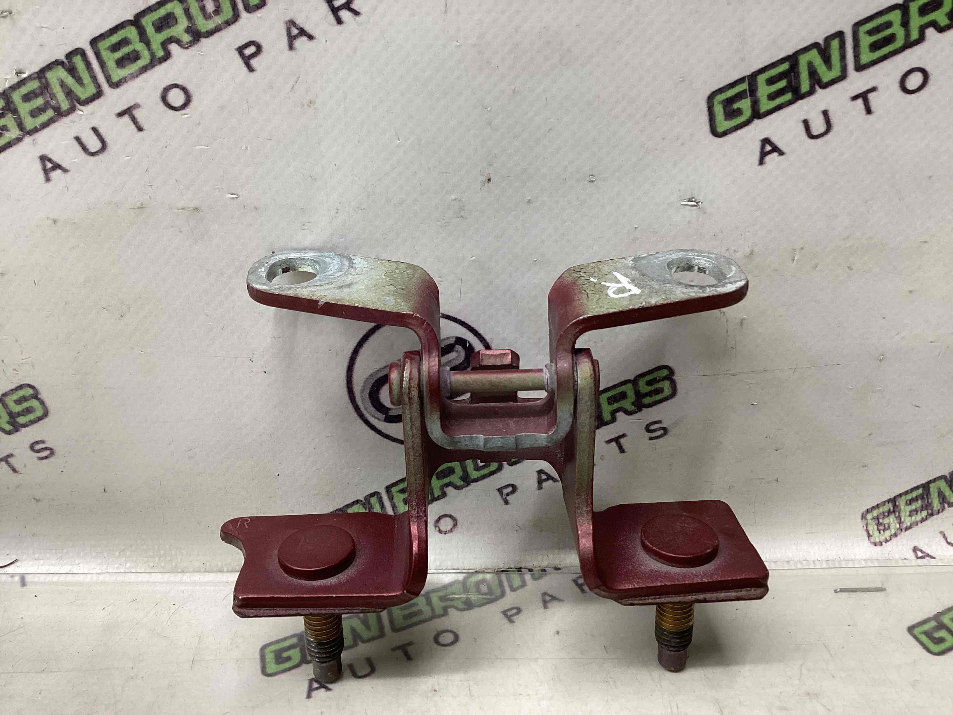 Петля кришки багажника, двері багажника