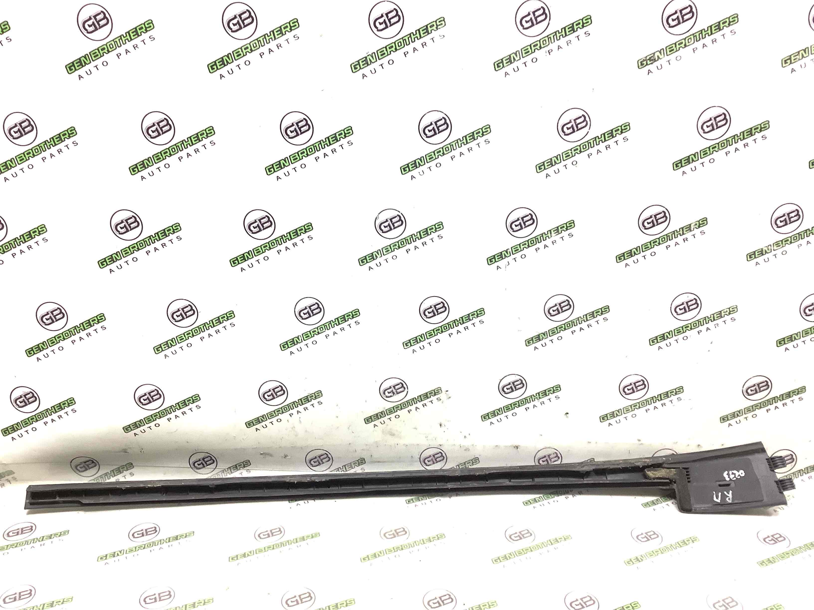 Молдинг лобового скла