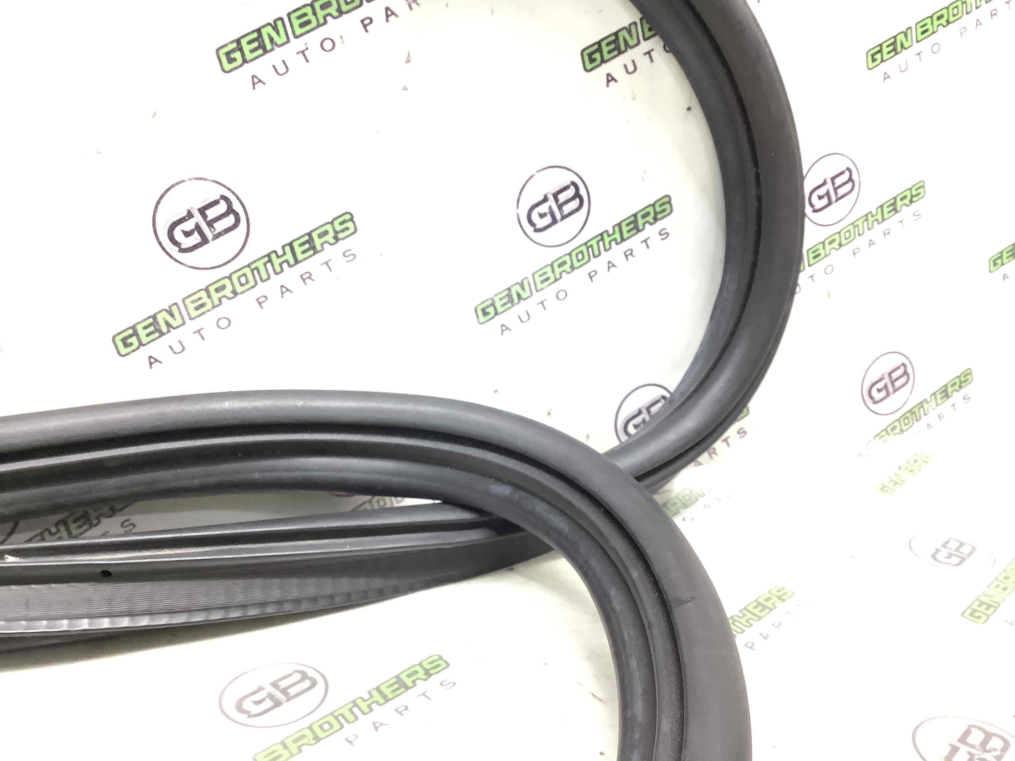 Ущільнювач кришки багажника, двері багажника