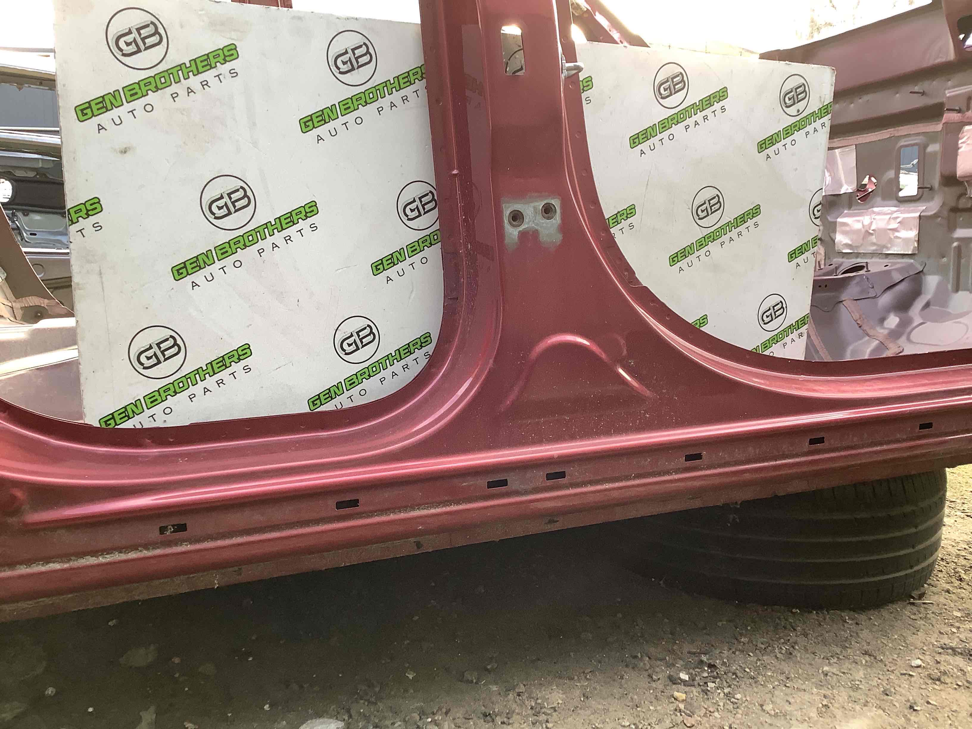 Стійки кузова та пороги