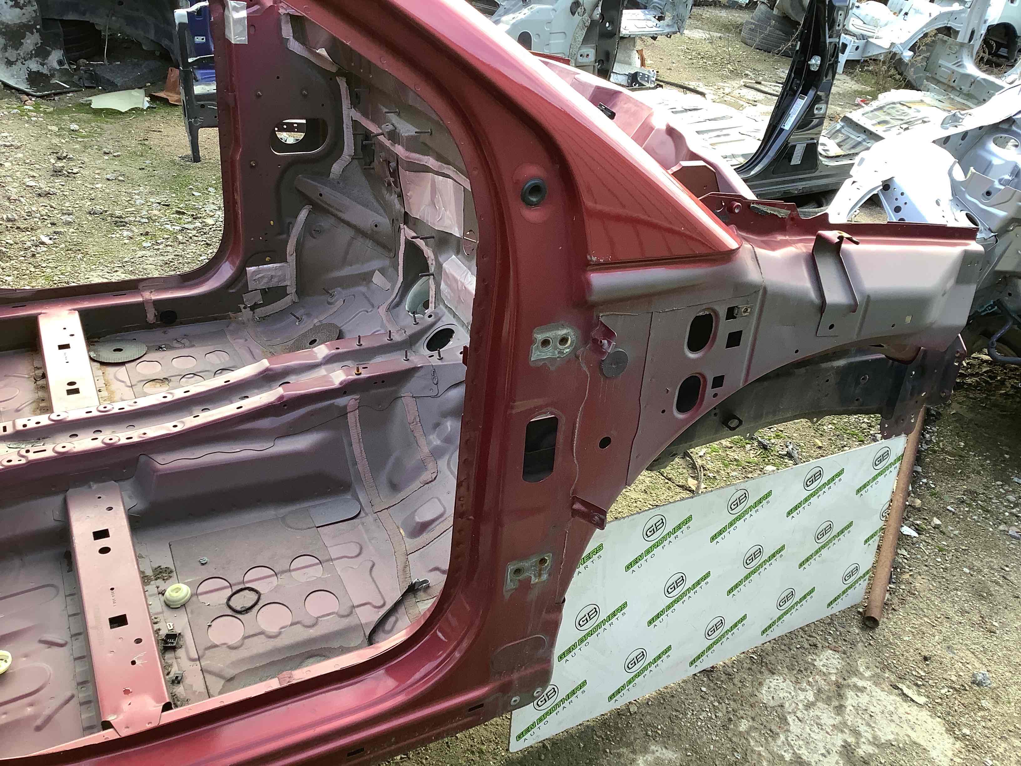 Чверть передня права