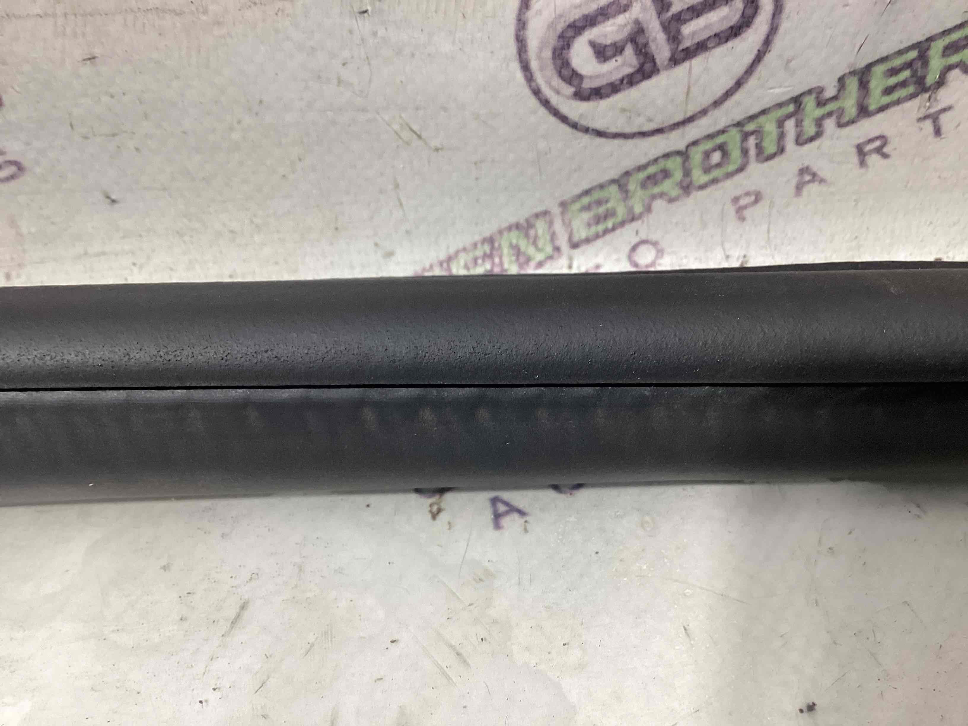 Ущільнювач скла, двері