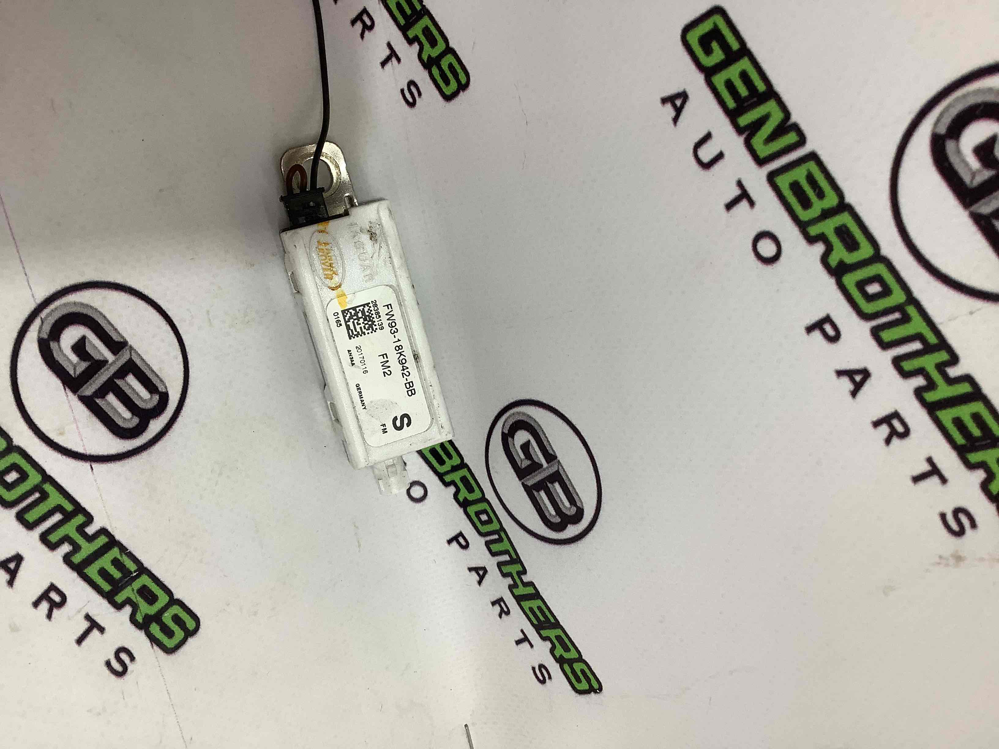 Блок радіо, зв'язку, магнітола, орган упр.