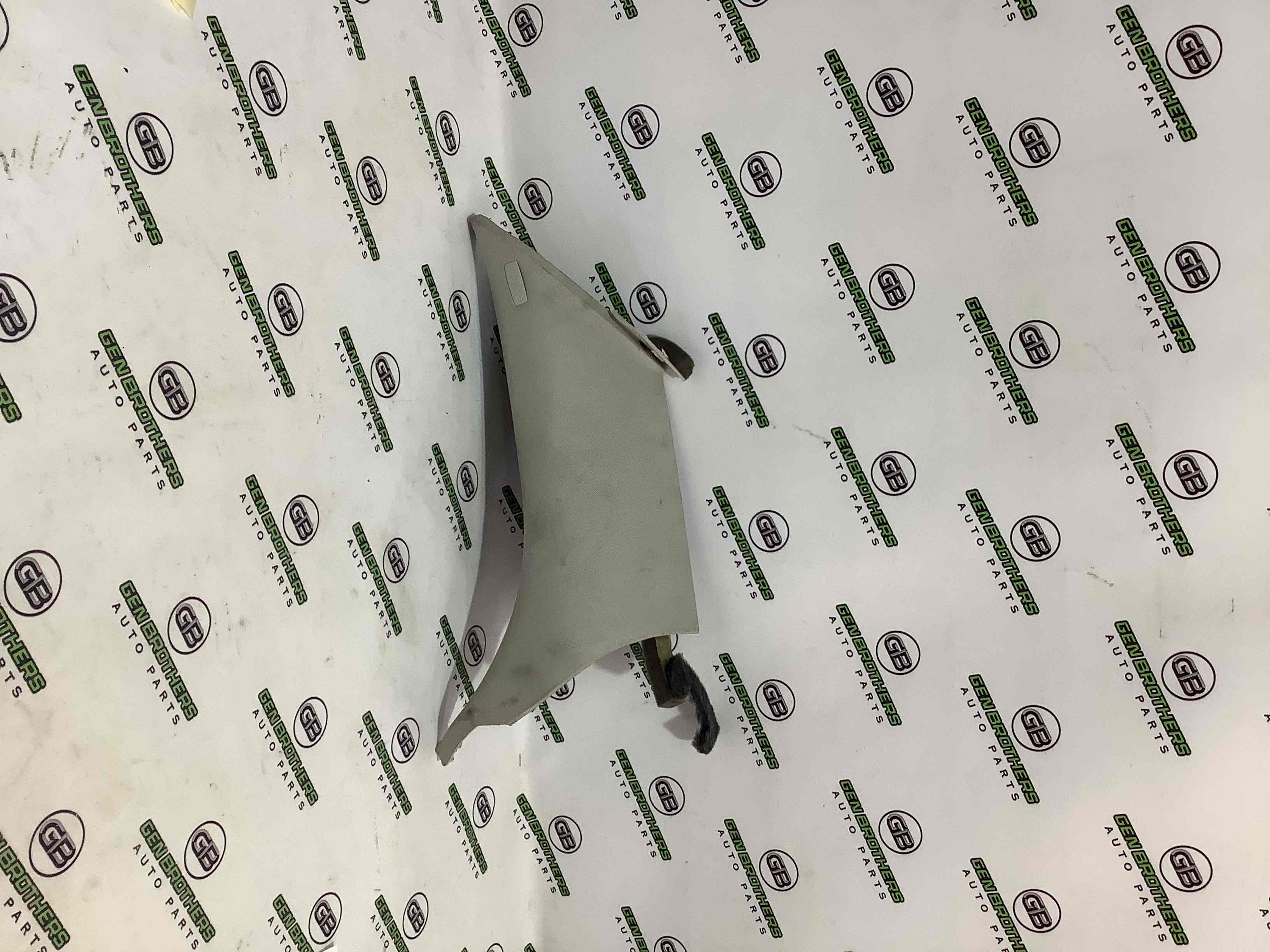 Обшивка задньої стійки права