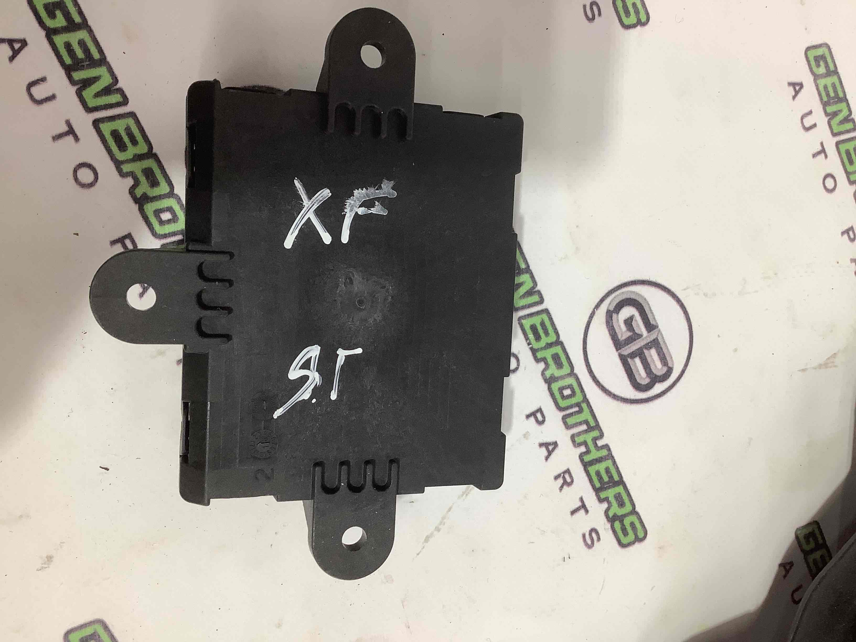 Блок керування дверима